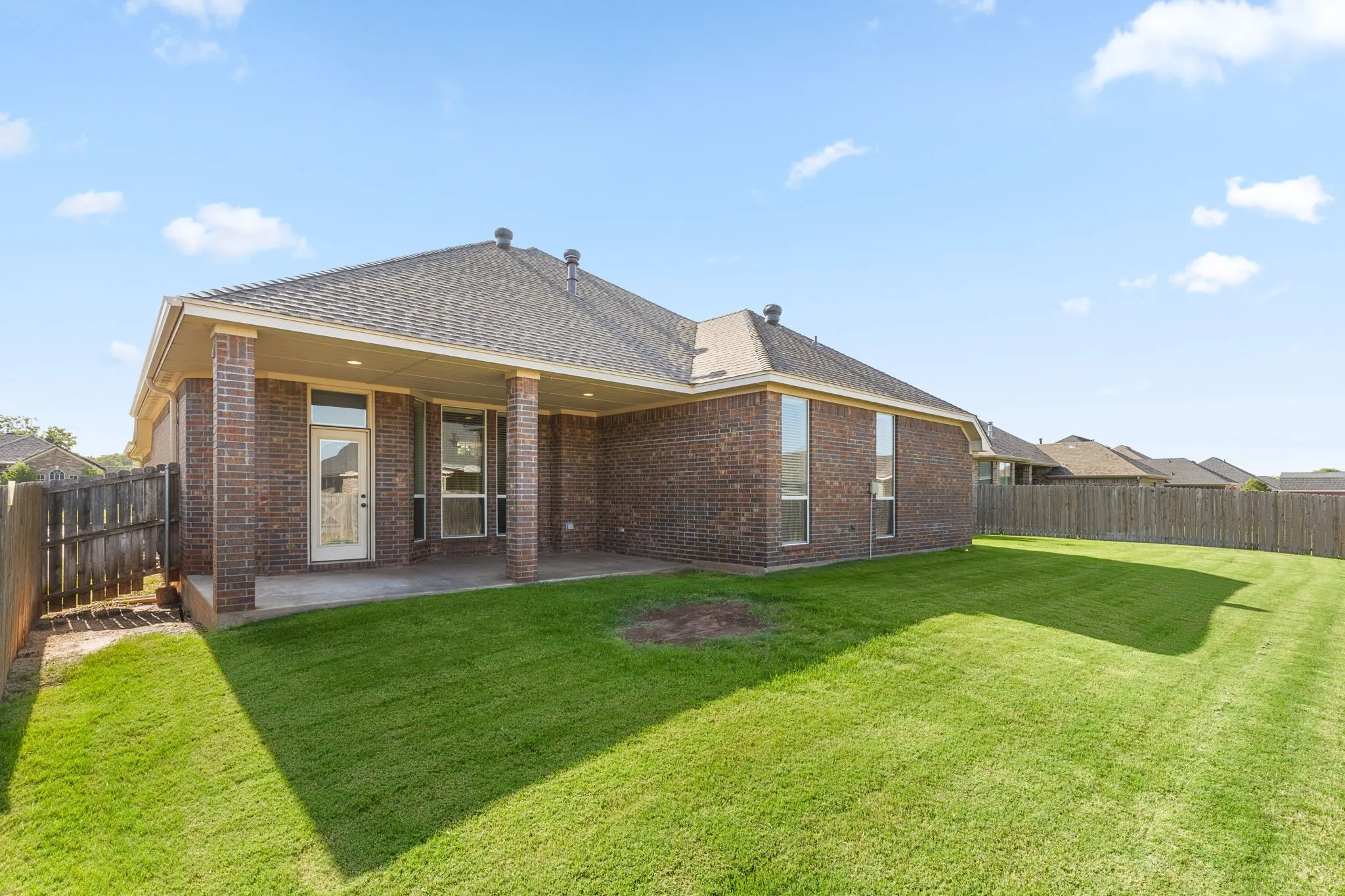 Single Family Residence For Sale in Wichita County , 5014 Cypress, Wichita Falls, Texas 76310, 3 Bedroom, 2 Bathroom, 2 Garage spaces, 1,753 Sqft, built in 2011, mls#21334232, Real Estate Agent in Wichita Falls, Homes For Sale in Wichita county, Homes For Sale in Wichita Falls, Realtor in Wichita Falls Texas, Real Estate Brokerage Independent Realty Texas, Luminita Cordes Realtor