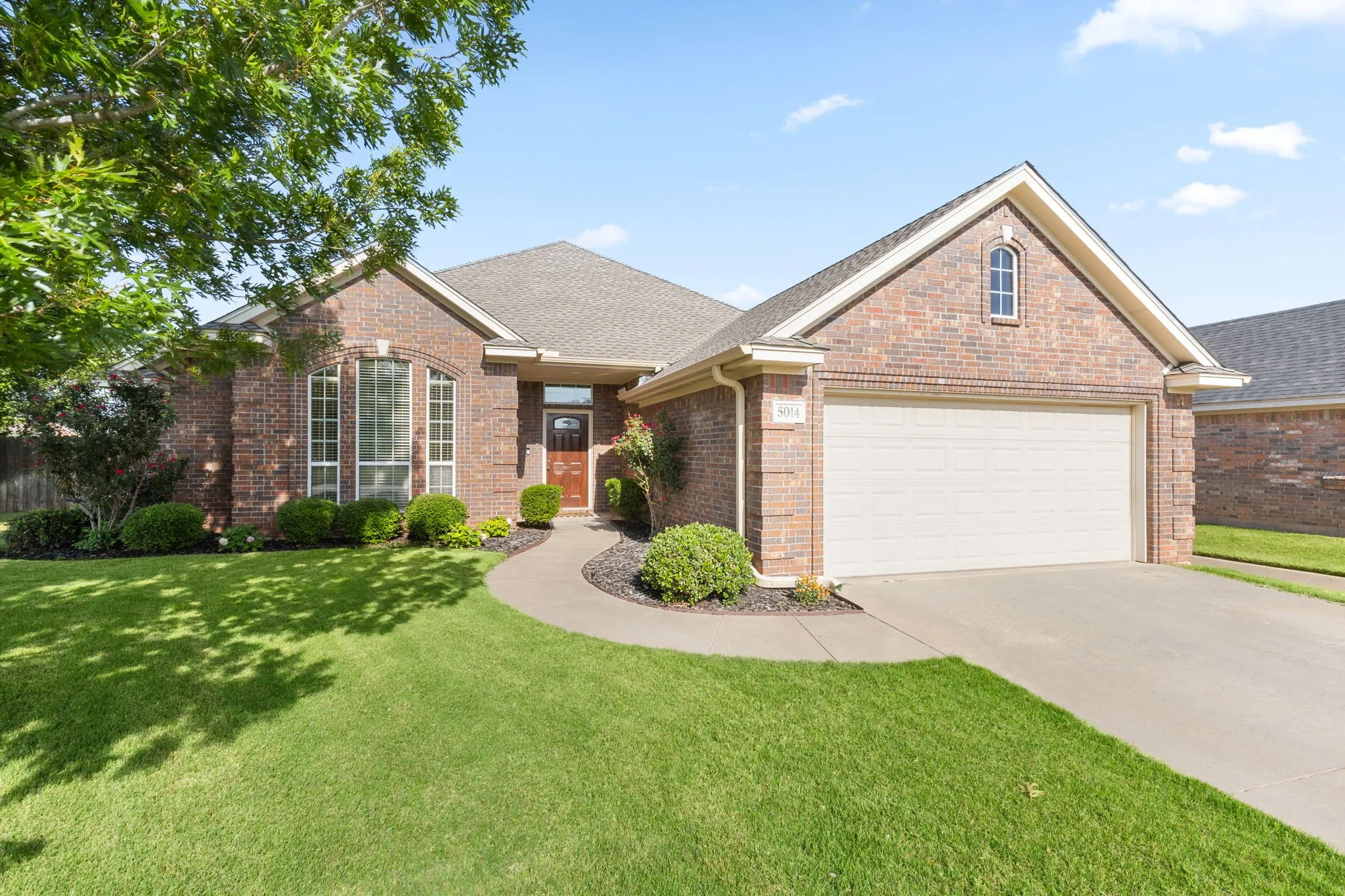 Single Family Residence For Sale in Wichita County , 5014 Cypress, Wichita Falls, Texas 76310, 3 Bedroom, 2 Bathroom, 2 Garage spaces, 1,753 Sqft, built in 2011, mls#21334232, Real Estate Agent in Wichita Falls, Homes For Sale in Wichita county, Homes For Sale in Wichita Falls, Realtor in Wichita Falls Texas, Real Estate Brokerage Independent Realty Texas, Luminita Cordes Realtor