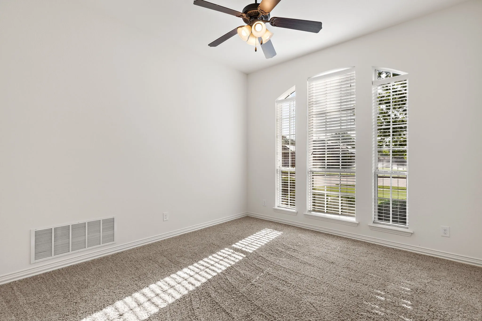 Single Family Residence For Sale in Wichita County , 5014 Cypress, Wichita Falls, Texas 76310, 3 Bedroom, 2 Bathroom, 2 Garage spaces, 1,753 Sqft, built in 2011, mls#21334232, Real Estate Agent in Wichita Falls, Homes For Sale in Wichita county, Homes For Sale in Wichita Falls, Realtor in Wichita Falls Texas, Real Estate Brokerage Independent Realty Texas, Luminita Cordes Realtor