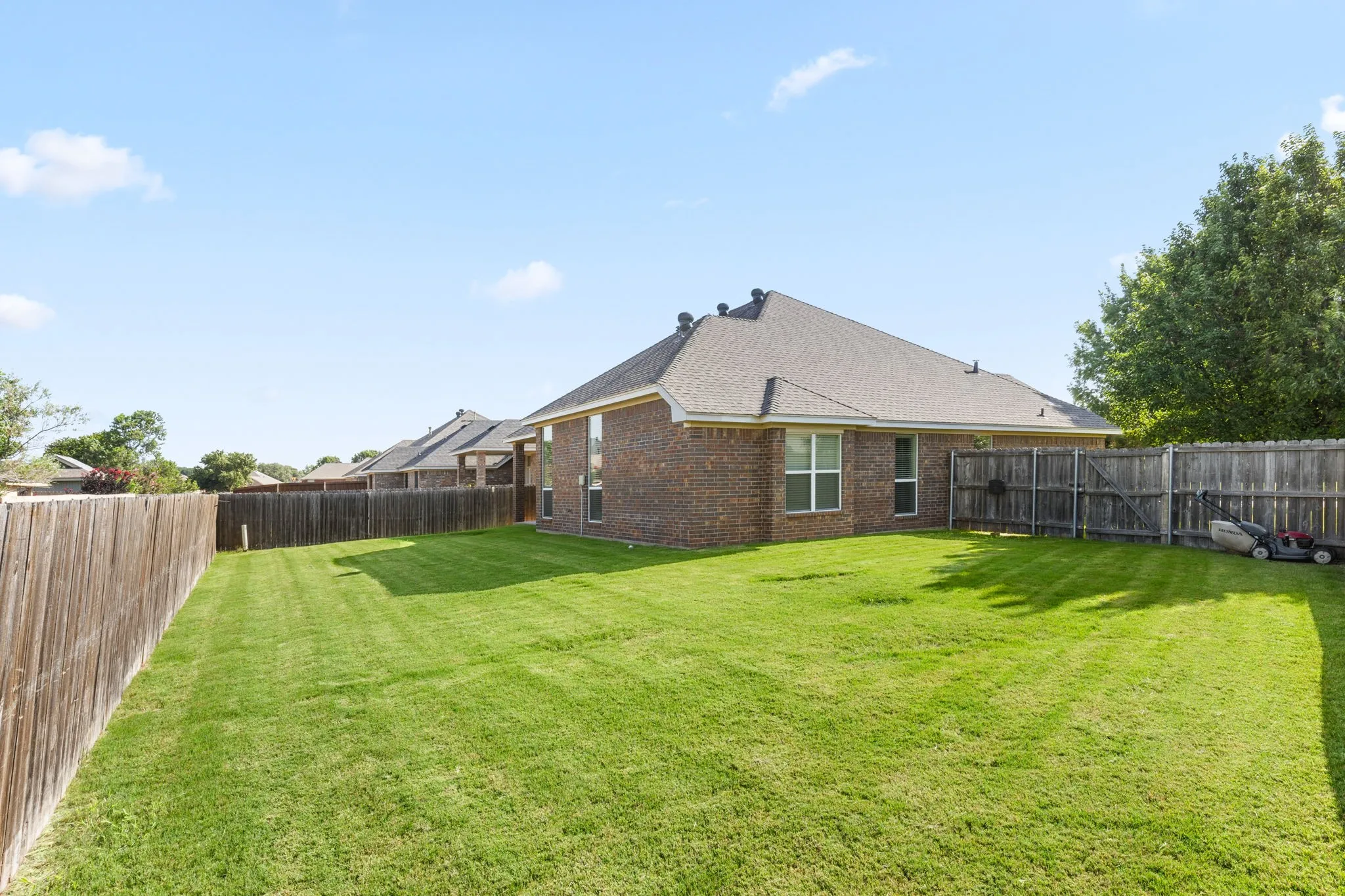 Single Family Residence For Sale in Wichita County , 5014 Cypress, Wichita Falls, Texas 76310, 3 Bedroom, 2 Bathroom, 2 Garage spaces, 1,753 Sqft, built in 2011, mls#21334232, Real Estate Agent in Wichita Falls, Homes For Sale in Wichita county, Homes For Sale in Wichita Falls, Realtor in Wichita Falls Texas, Real Estate Brokerage Independent Realty Texas, Luminita Cordes Realtor