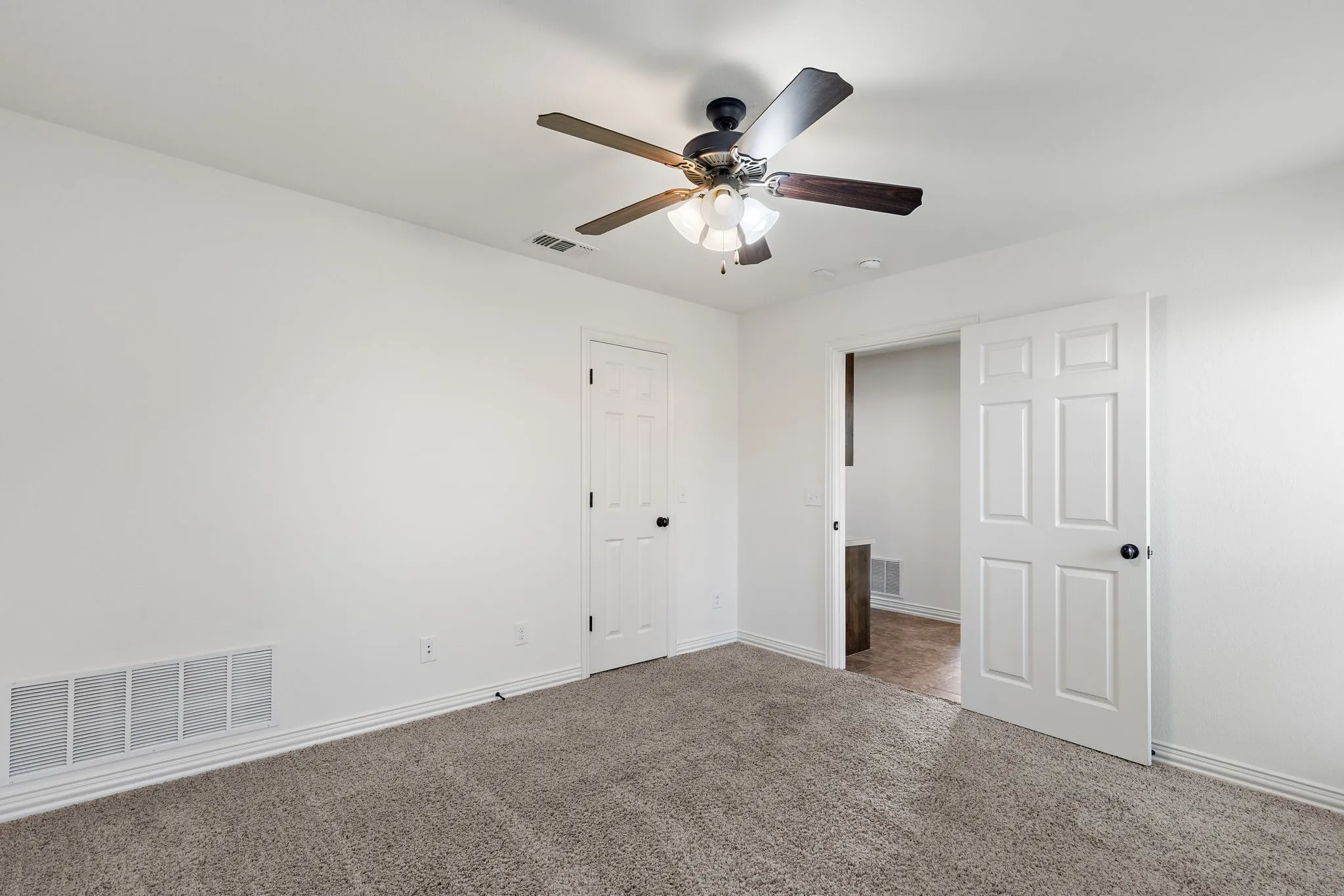 Single Family Residence For Sale in Wichita County , 5014 Cypress, Wichita Falls, Texas 76310, 3 Bedroom, 2 Bathroom, 2 Garage spaces, 1,753 Sqft, built in 2011, mls#21334232, Real Estate Agent in Wichita Falls, Homes For Sale in Wichita county, Homes For Sale in Wichita Falls, Realtor in Wichita Falls Texas, Real Estate Brokerage Independent Realty Texas, Luminita Cordes Realtor