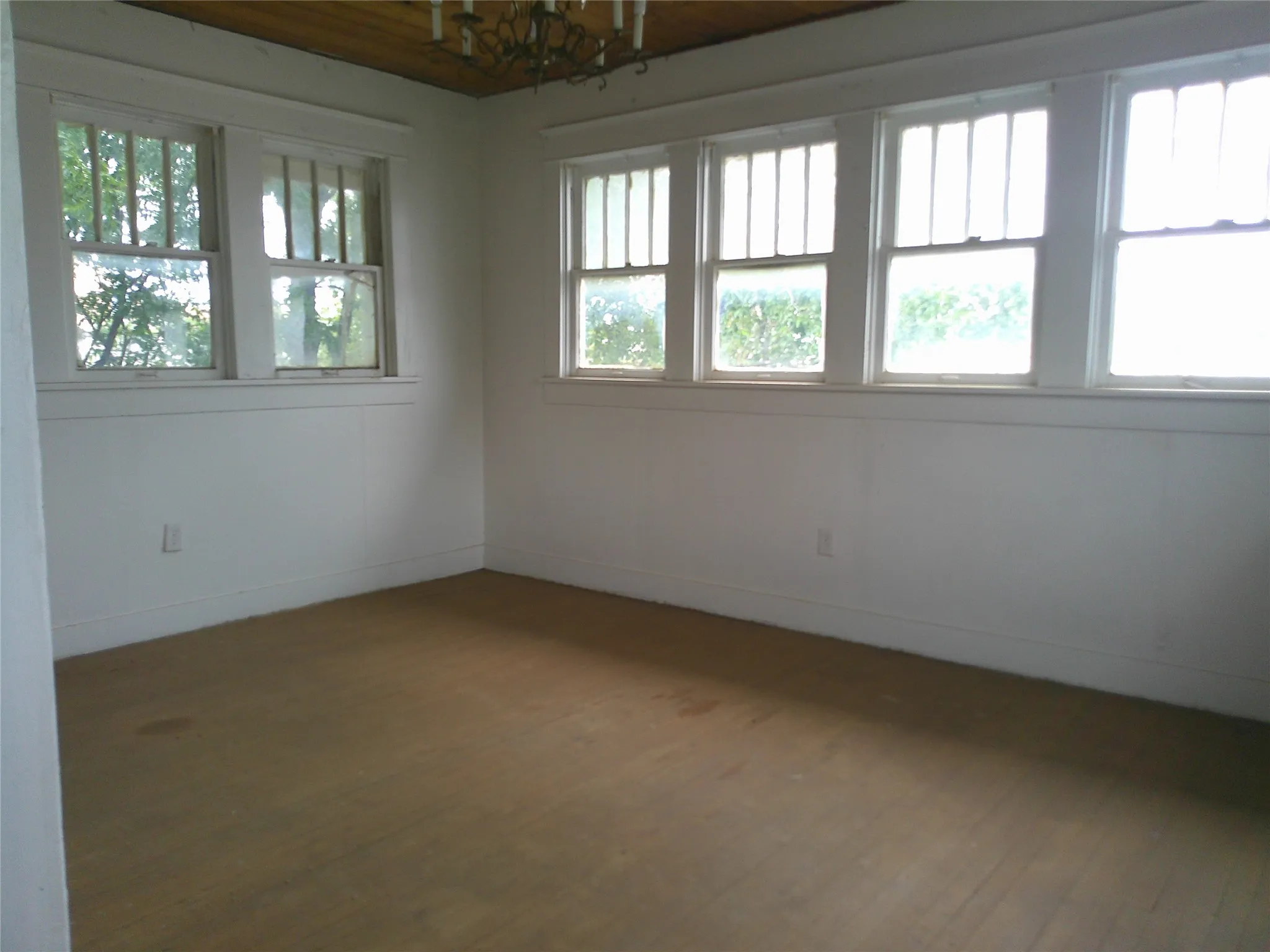 Single Family Residence For Sale in Taylor County , 340 Butternut Street, Abilene, Texas 79602, 3 Bedrooms, 2 Bathrooms, Garage spaces, 2,235 Sqft, built in 1927, Price $249,900, mls#21334466, Real Estate Agent in Abilene, Homes For Sale in Taylor county, Homes For Sale in Abilene, Realtor in Abilene Texas, Real Estate Brokerage Independent Realty Texas, Luminita Cordes Realtor
