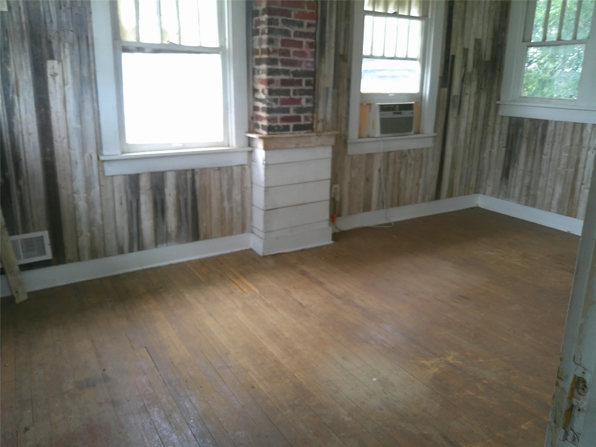 Single Family Residence For Sale in Taylor County , 340 Butternut Street, Abilene, Texas 79602, 3 Bedrooms, 2 Bathrooms, Garage spaces, 2,235 Sqft, built in 1927, Price $249,900, mls#21334466, Real Estate Agent in Abilene, Homes For Sale in Taylor county, Homes For Sale in Abilene, Realtor in Abilene Texas, Real Estate Brokerage Independent Realty Texas, Luminita Cordes Realtor