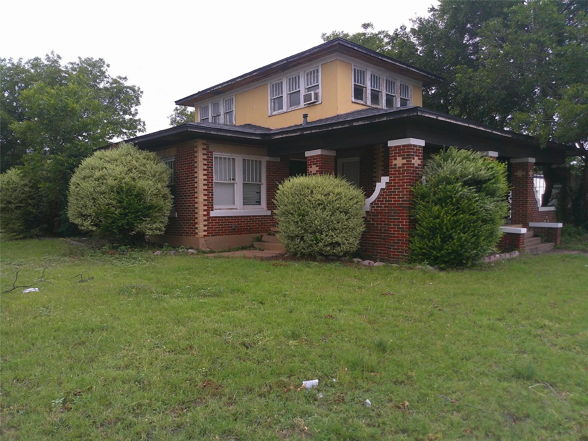 Single Family Residence For Sale in Taylor County , 340 Butternut Street, Abilene, Texas 79602, 3 Bedrooms, 2 Bathrooms, Garage spaces, 2,235 Sqft, built in 1927, Price $249,900, mls#21334466, Real Estate Agent in Abilene, Homes For Sale in Taylor county, Homes For Sale in Abilene, Realtor in Abilene Texas, Real Estate Brokerage Independent Realty Texas, Luminita Cordes Realtor