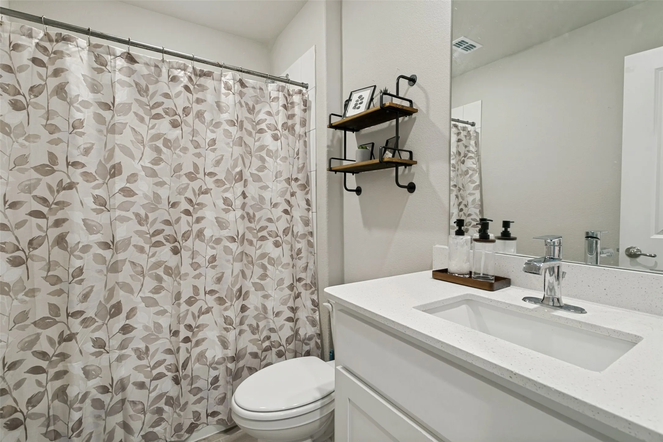 Single Family Residence For Sale in Johnson County , 832 Alexandria Lane, Joshua, Texas 76058, 4 Bedroom, 3 Bathroom, 2 Garage spaces, 3,006 Sqft, built in 2023, mls#21334261, Real Estate Agent in Joshua, Homes For Sale in Johnson county, Homes For Sale in Joshua, Realtor in Joshua Texas, Real Estate Brokerage Independent Realty Texas, Luminita Cordes Realtor