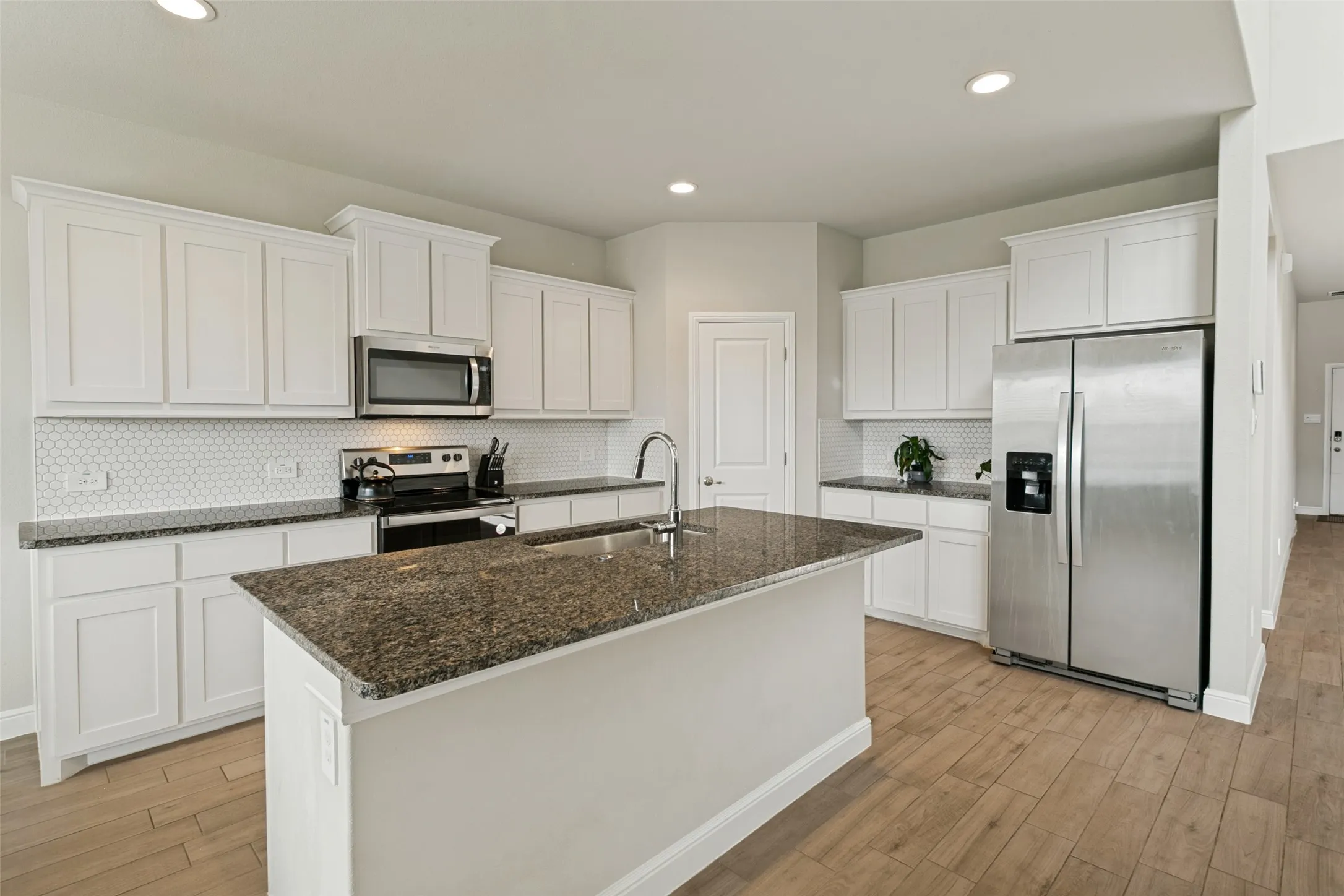 Single Family Residence For Sale in Johnson County , 832 Alexandria Lane, Joshua, Texas 76058, 4 Bedroom, 3 Bathroom, 2 Garage spaces, 3,006 Sqft, built in 2023, mls#21334261, Real Estate Agent in Joshua, Homes For Sale in Johnson county, Homes For Sale in Joshua, Realtor in Joshua Texas, Real Estate Brokerage Independent Realty Texas, Luminita Cordes Realtor