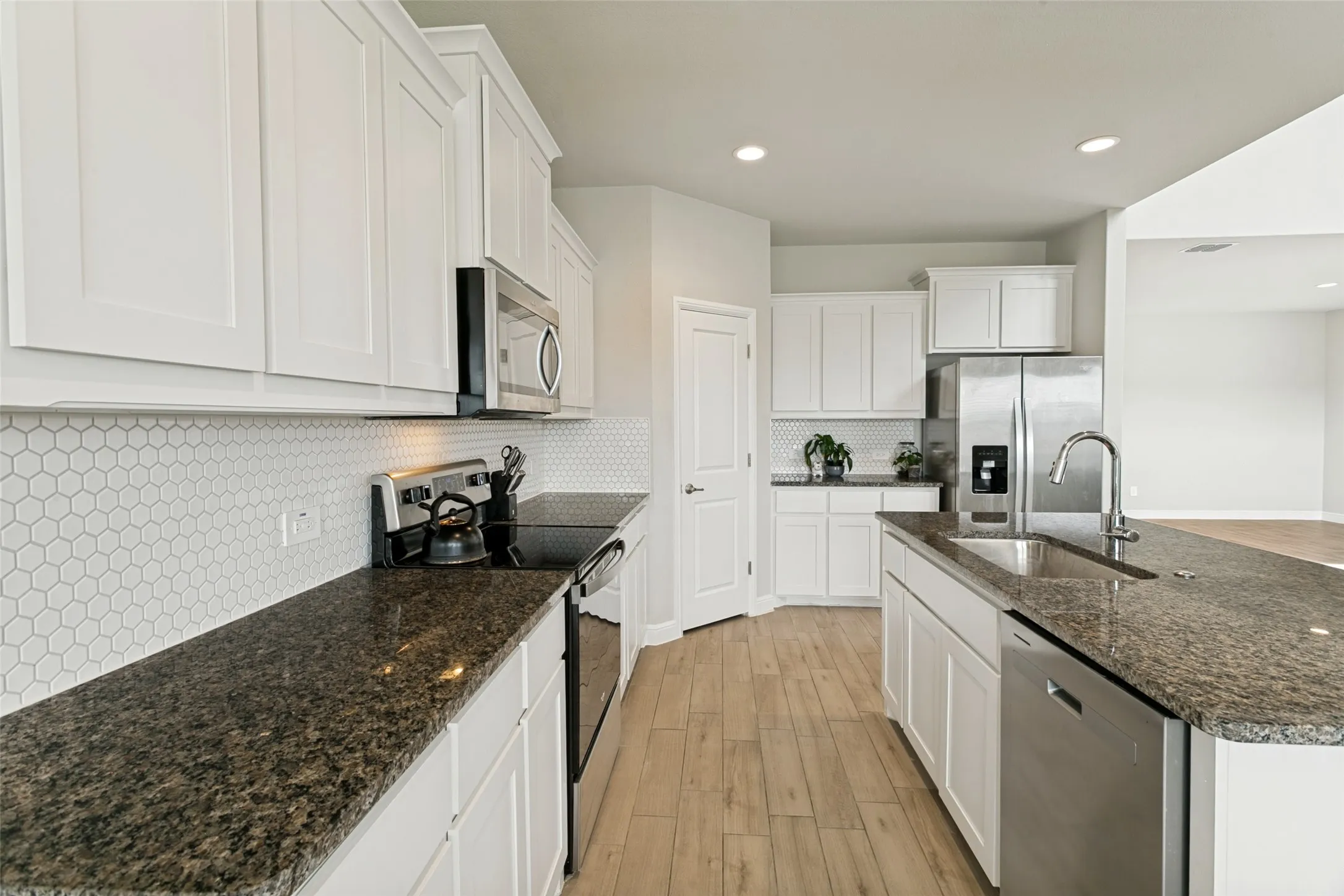 Single Family Residence For Sale in Johnson County , 832 Alexandria Lane, Joshua, Texas 76058, 4 Bedroom, 3 Bathroom, 2 Garage spaces, 3,006 Sqft, built in 2023, mls#21334261, Real Estate Agent in Joshua, Homes For Sale in Johnson county, Homes For Sale in Joshua, Realtor in Joshua Texas, Real Estate Brokerage Independent Realty Texas, Luminita Cordes Realtor