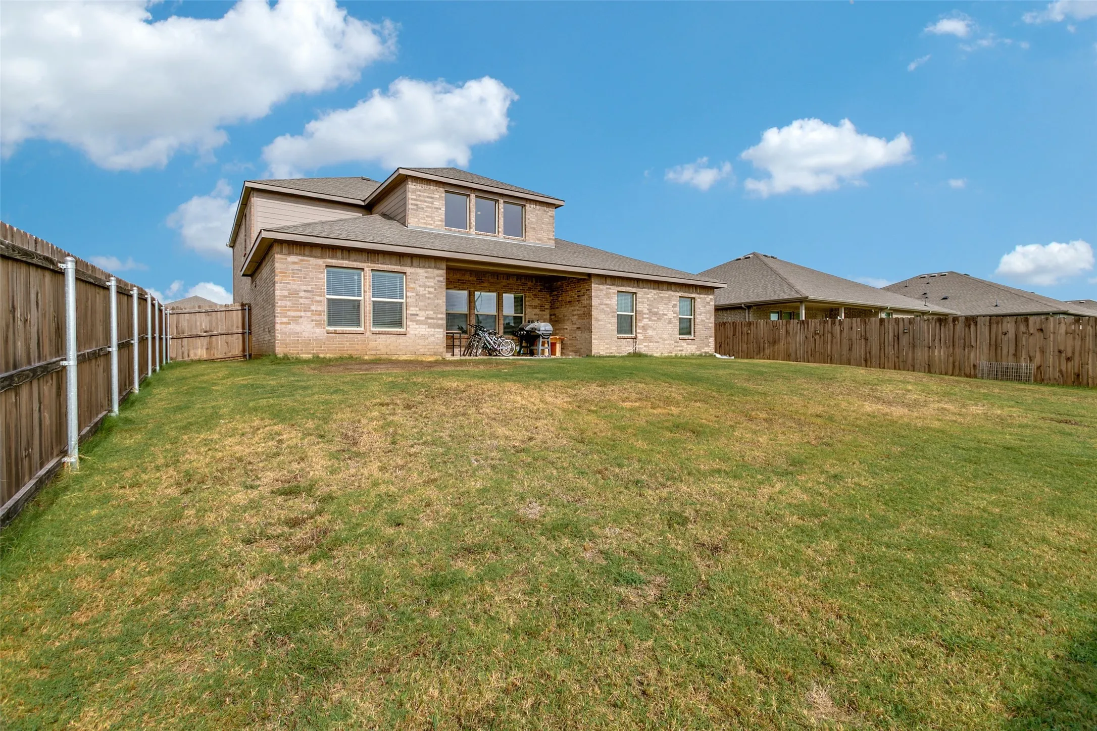 Single Family Residence For Sale in Johnson County , 832 Alexandria Lane, Joshua, Texas 76058, 4 Bedroom, 3 Bathroom, 2 Garage spaces, 3,006 Sqft, built in 2023, mls#21334261, Real Estate Agent in Joshua, Homes For Sale in Johnson county, Homes For Sale in Joshua, Realtor in Joshua Texas, Real Estate Brokerage Independent Realty Texas, Luminita Cordes Realtor
