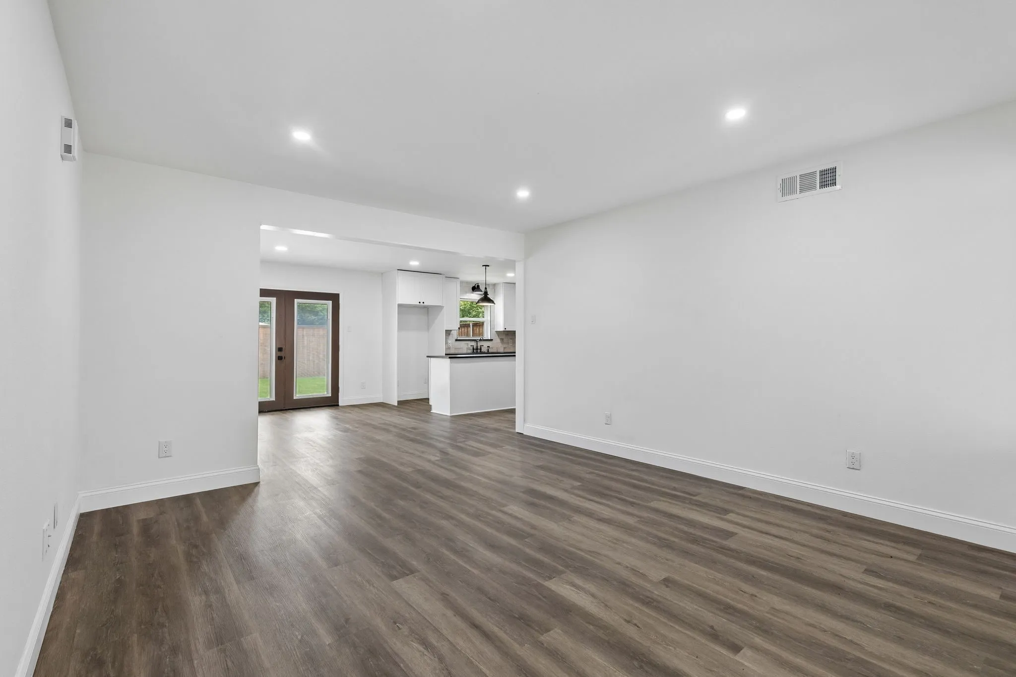 Single Family Residence For Sale in Dallas County , 8711 Hackney Lane, Dallas, Texas 75238, 3 Bedroom, 2 Bathroom, 2 Garage spaces, 1,478 Sqft, built in 1960, mls#21333939, Real Estate Agent in Dallas, Homes For Sale in Dallas county, Homes For Sale in Dallas, Realtor in Dallas Texas, Real Estate Brokerage Independent Realty Texas, Luminita Cordes Realtor