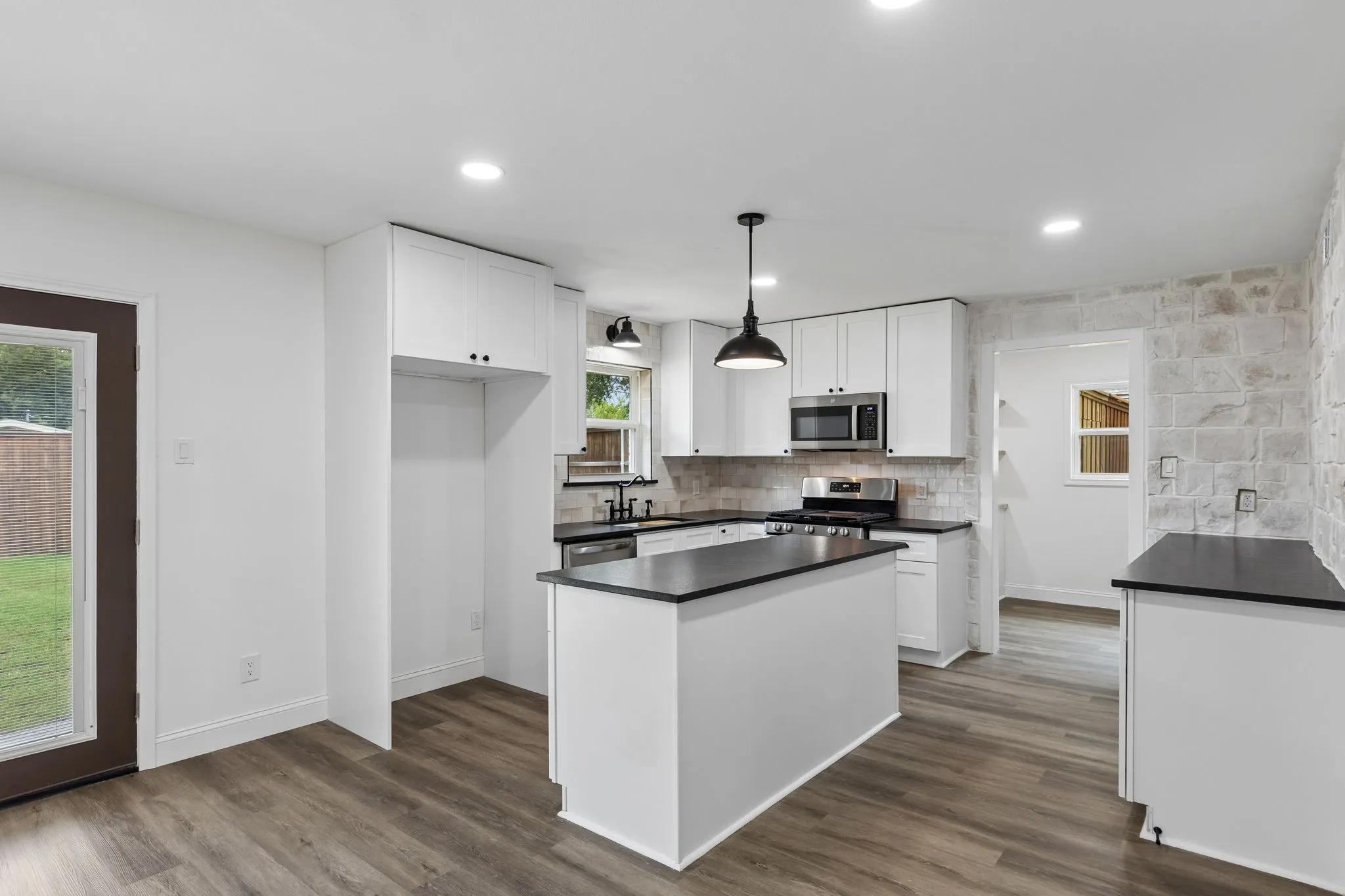 Single Family Residence For Sale in Dallas County , 8711 Hackney Lane, Dallas, Texas 75238, 3 Bedroom, 2 Bathroom, 2 Garage spaces, 1,478 Sqft, built in 1960, mls#21333939, Real Estate Agent in Dallas, Homes For Sale in Dallas county, Homes For Sale in Dallas, Realtor in Dallas Texas, Real Estate Brokerage Independent Realty Texas, Luminita Cordes Realtor