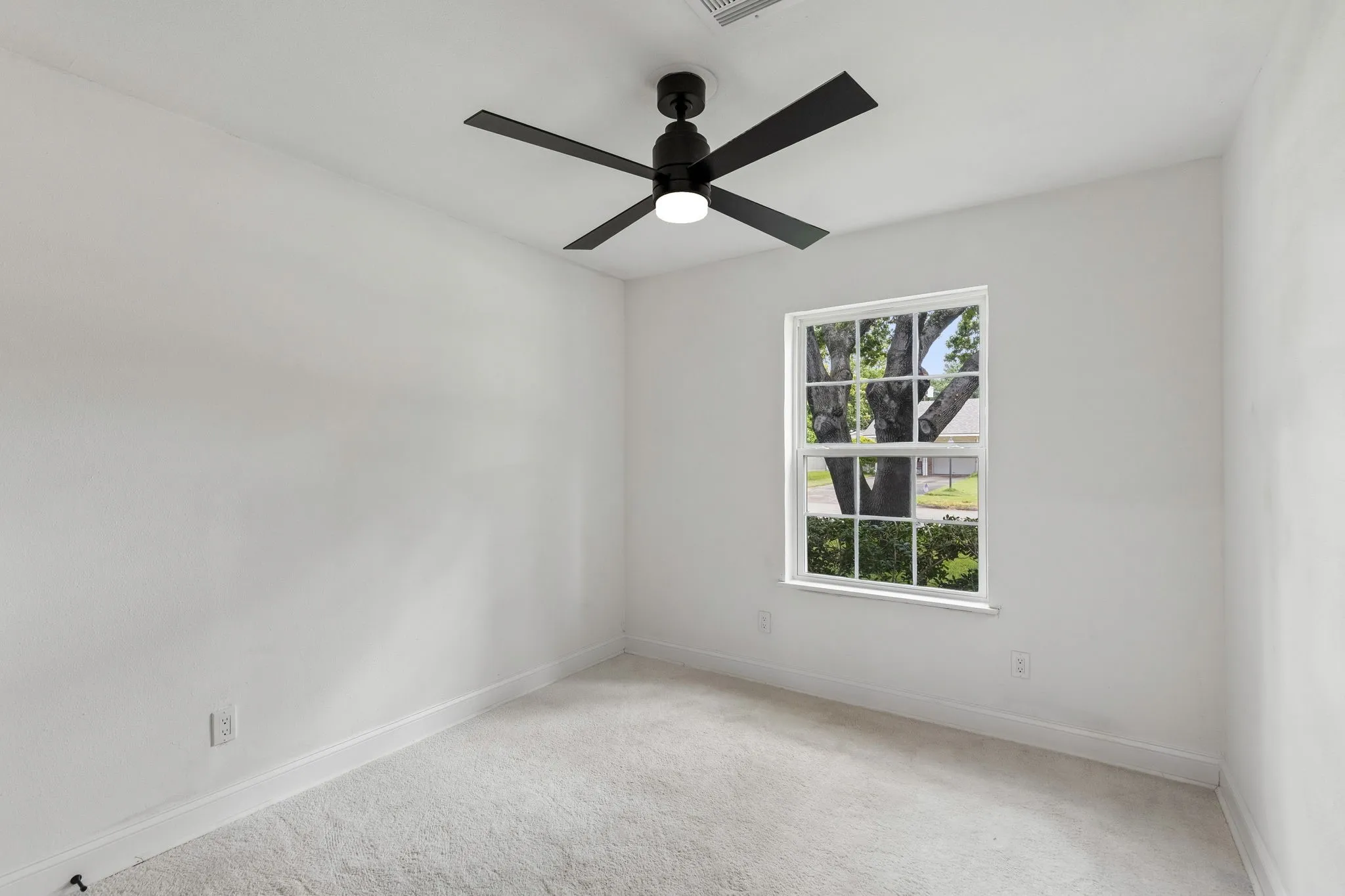 Single Family Residence For Sale in Dallas County , 8711 Hackney Lane, Dallas, Texas 75238, 3 Bedroom, 2 Bathroom, 2 Garage spaces, 1,478 Sqft, built in 1960, mls#21333939, Real Estate Agent in Dallas, Homes For Sale in Dallas county, Homes For Sale in Dallas, Realtor in Dallas Texas, Real Estate Brokerage Independent Realty Texas, Luminita Cordes Realtor