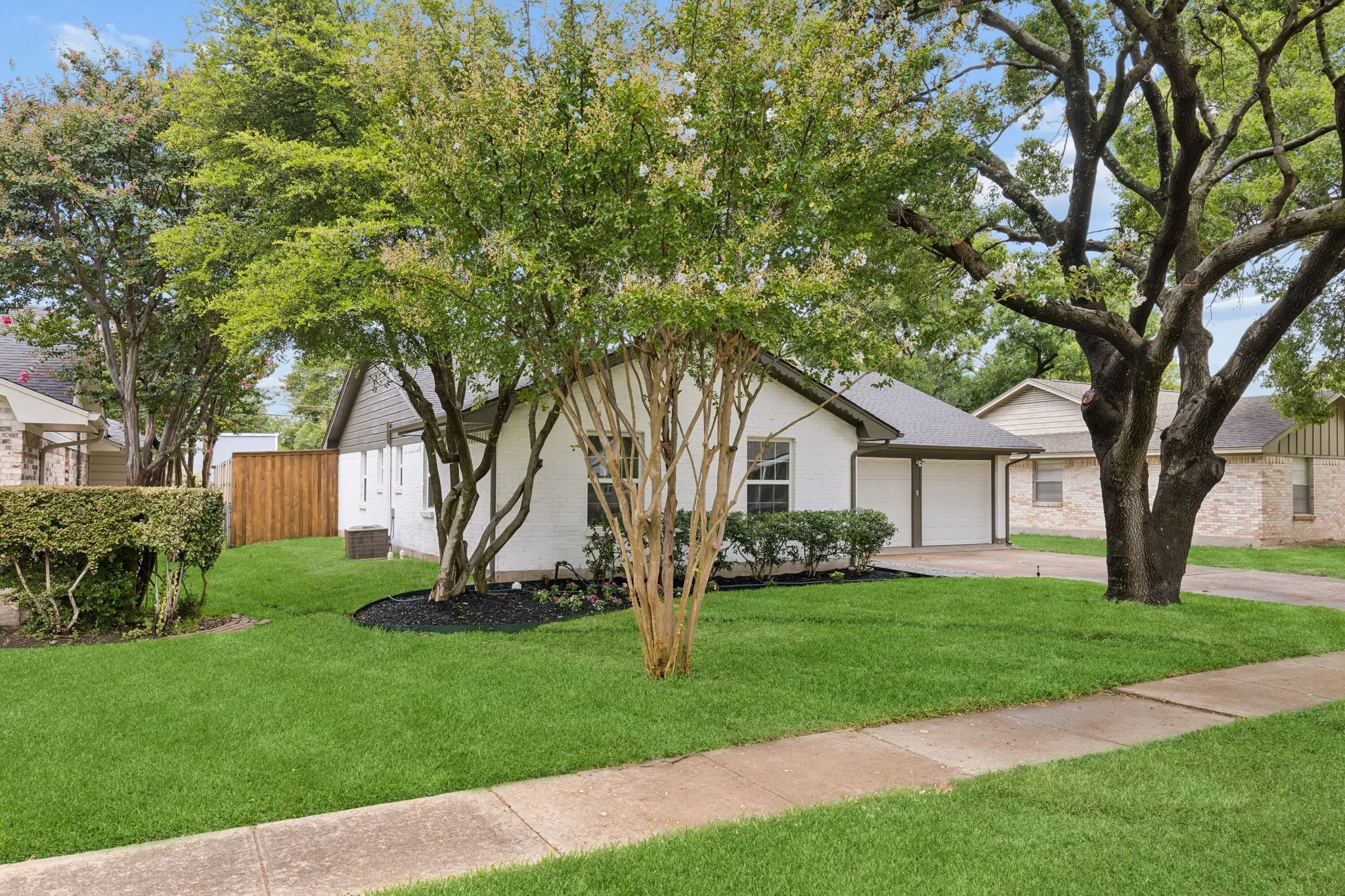 Single Family Residence For Sale in Dallas County , 8711 Hackney Lane, Dallas, Texas 75238, 3 Bedroom, 2 Bathroom, 2 Garage spaces, 1,478 Sqft, built in 1960, mls#21333939, Real Estate Agent in Dallas, Homes For Sale in Dallas county, Homes For Sale in Dallas, Realtor in Dallas Texas, Real Estate Brokerage Independent Realty Texas, Luminita Cordes Realtor