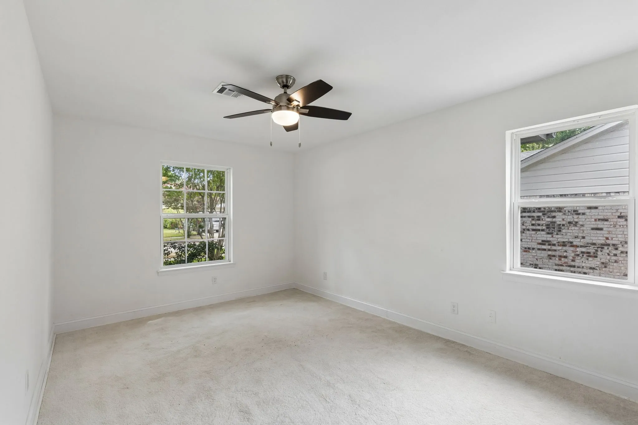Single Family Residence For Sale in Dallas County , 8711 Hackney Lane, Dallas, Texas 75238, 3 Bedroom, 2 Bathroom, 2 Garage spaces, 1,478 Sqft, built in 1960, mls#21333939, Real Estate Agent in Dallas, Homes For Sale in Dallas county, Homes For Sale in Dallas, Realtor in Dallas Texas, Real Estate Brokerage Independent Realty Texas, Luminita Cordes Realtor