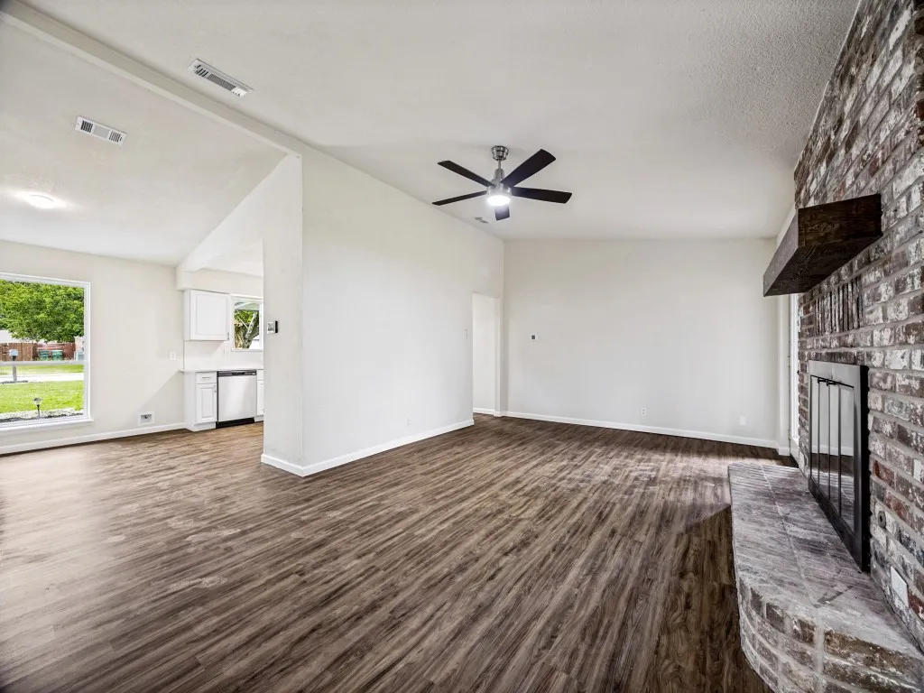 Single Family Residence For Sale in Grayson County , 3205 Northpoint Road, Sherman, Texas 75090, 3 Bedroom, 2 Bathroom, 2 Garage spaces, 1,451 Sqft, built in 1978, mls#21332380, Real Estate Agent in Sherman, Homes For Sale in Grayson county, Homes For Sale in Sherman, Realtor in Sherman Texas, Real Estate Brokerage Independent Realty Texas, Luminita Cordes Realtor