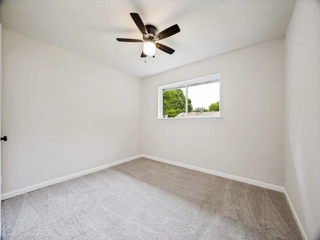 Single Family Residence For Sale in Grayson County , 3205 Northpoint Road, Sherman, Texas 75090, 3 Bedroom, 2 Bathroom, 2 Garage spaces, 1,451 Sqft, built in 1978, mls#21332380, Real Estate Agent in Sherman, Homes For Sale in Grayson county, Homes For Sale in Sherman, Realtor in Sherman Texas, Real Estate Brokerage Independent Realty Texas, Luminita Cordes Realtor