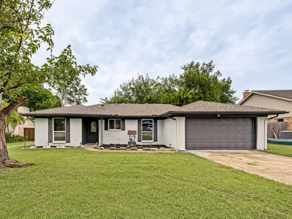 Single Family Residence For Sale in Grayson County , 3205 Northpoint Road, Sherman, Texas 75090, 3 Bedroom, 2 Bathroom, 2 Garage spaces, 1,451 Sqft, built in 1978, mls#21332380, Real Estate Agent in Sherman, Homes For Sale in Grayson county, Homes For Sale in Sherman, Realtor in Sherman Texas, Real Estate Brokerage Independent Realty Texas, Luminita Cordes Realtor