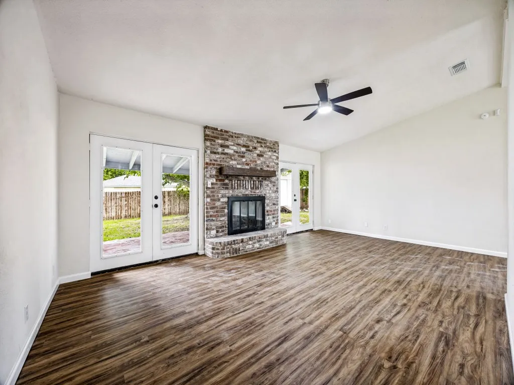Single Family Residence For Sale in Grayson County , 3205 Northpoint Road, Sherman, Texas 75090, 3 Bedroom, 2 Bathroom, 2 Garage spaces, 1,451 Sqft, built in 1978, mls#21332380, Real Estate Agent in Sherman, Homes For Sale in Grayson county, Homes For Sale in Sherman, Realtor in Sherman Texas, Real Estate Brokerage Independent Realty Texas, Luminita Cordes Realtor