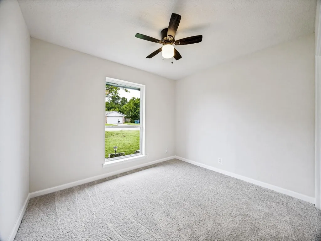 Single Family Residence For Sale in Grayson County , 3205 Northpoint Road, Sherman, Texas 75090, 3 Bedroom, 2 Bathroom, 2 Garage spaces, 1,451 Sqft, built in 1978, mls#21332380, Real Estate Agent in Sherman, Homes For Sale in Grayson county, Homes For Sale in Sherman, Realtor in Sherman Texas, Real Estate Brokerage Independent Realty Texas, Luminita Cordes Realtor