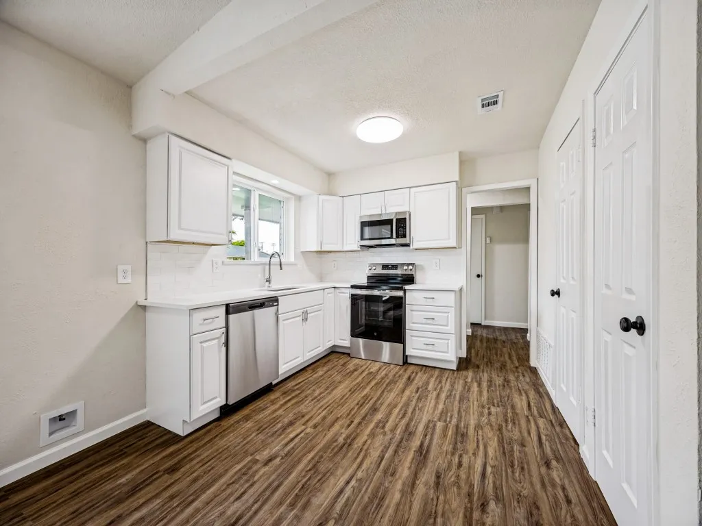 Single Family Residence For Sale in Grayson County , 3205 Northpoint Road, Sherman, Texas 75090, 3 Bedroom, 2 Bathroom, 2 Garage spaces, 1,451 Sqft, built in 1978, mls#21332380, Real Estate Agent in Sherman, Homes For Sale in Grayson county, Homes For Sale in Sherman, Realtor in Sherman Texas, Real Estate Brokerage Independent Realty Texas, Luminita Cordes Realtor