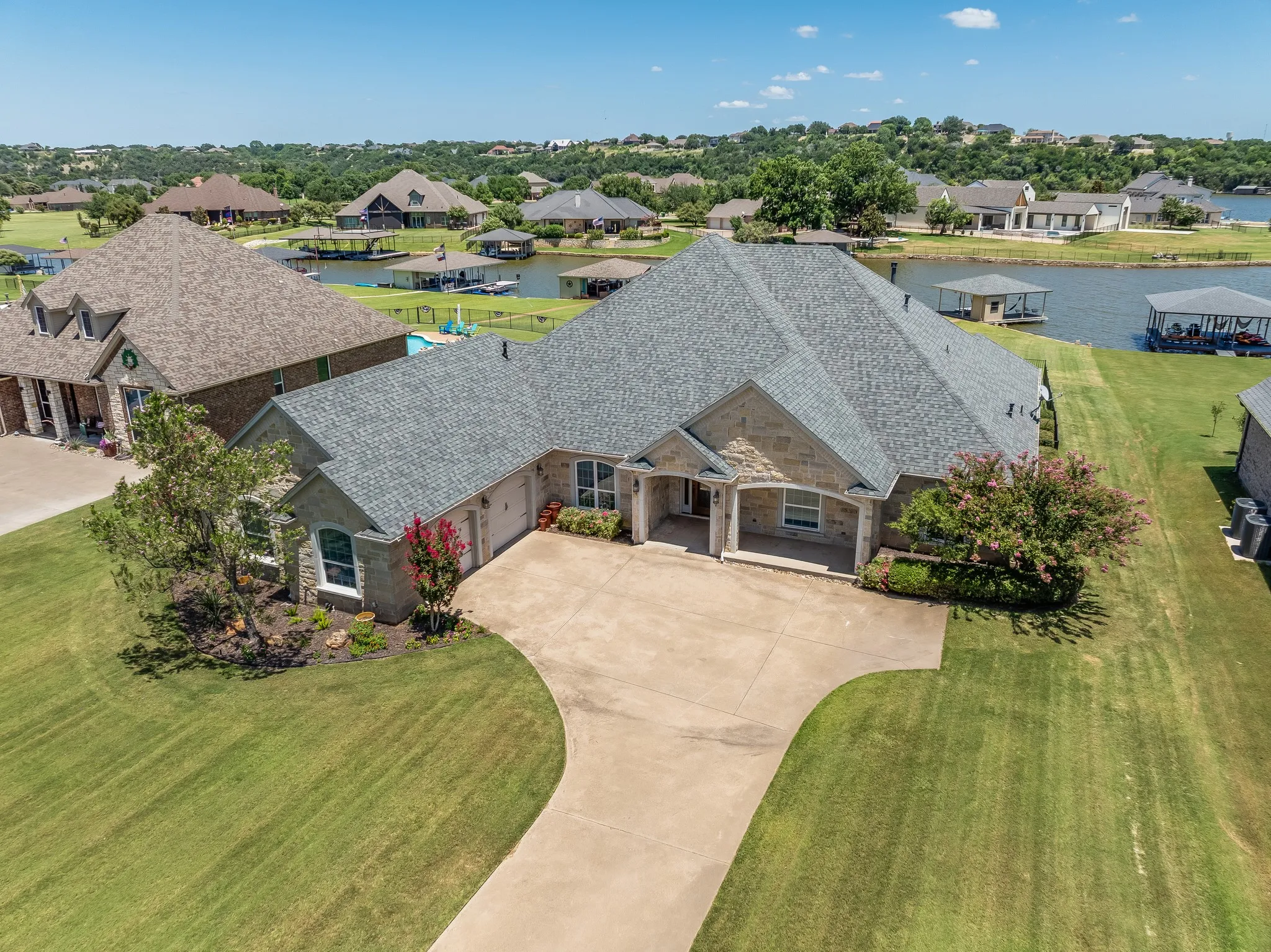 Single Family Residence For Sale in Hood County , 2009 Canaveral Court, Granbury, Texas 76048, 4 Bedroom, 2 Bathroom, 2 Garage spaces, 2,942 Sqft, built in 2009, mls#21323761, Real Estate Agent in Granbury, Homes For Sale in Hood county, Homes For Sale in Granbury, Realtor in Granbury Texas, Real Estate Brokerage Independent Realty Texas, Luminita Cordes Realtor