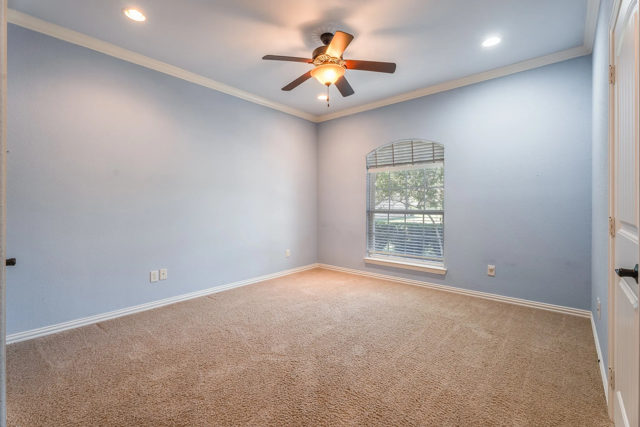 Single Family Residence For Sale in Hood County , 2009 Canaveral Court, Granbury, Texas 76048, 4 Bedroom, 2 Bathroom, 2 Garage spaces, 2,942 Sqft, built in 2009, mls#21323761, Real Estate Agent in Granbury, Homes For Sale in Hood county, Homes For Sale in Granbury, Realtor in Granbury Texas, Real Estate Brokerage Independent Realty Texas, Luminita Cordes Realtor
