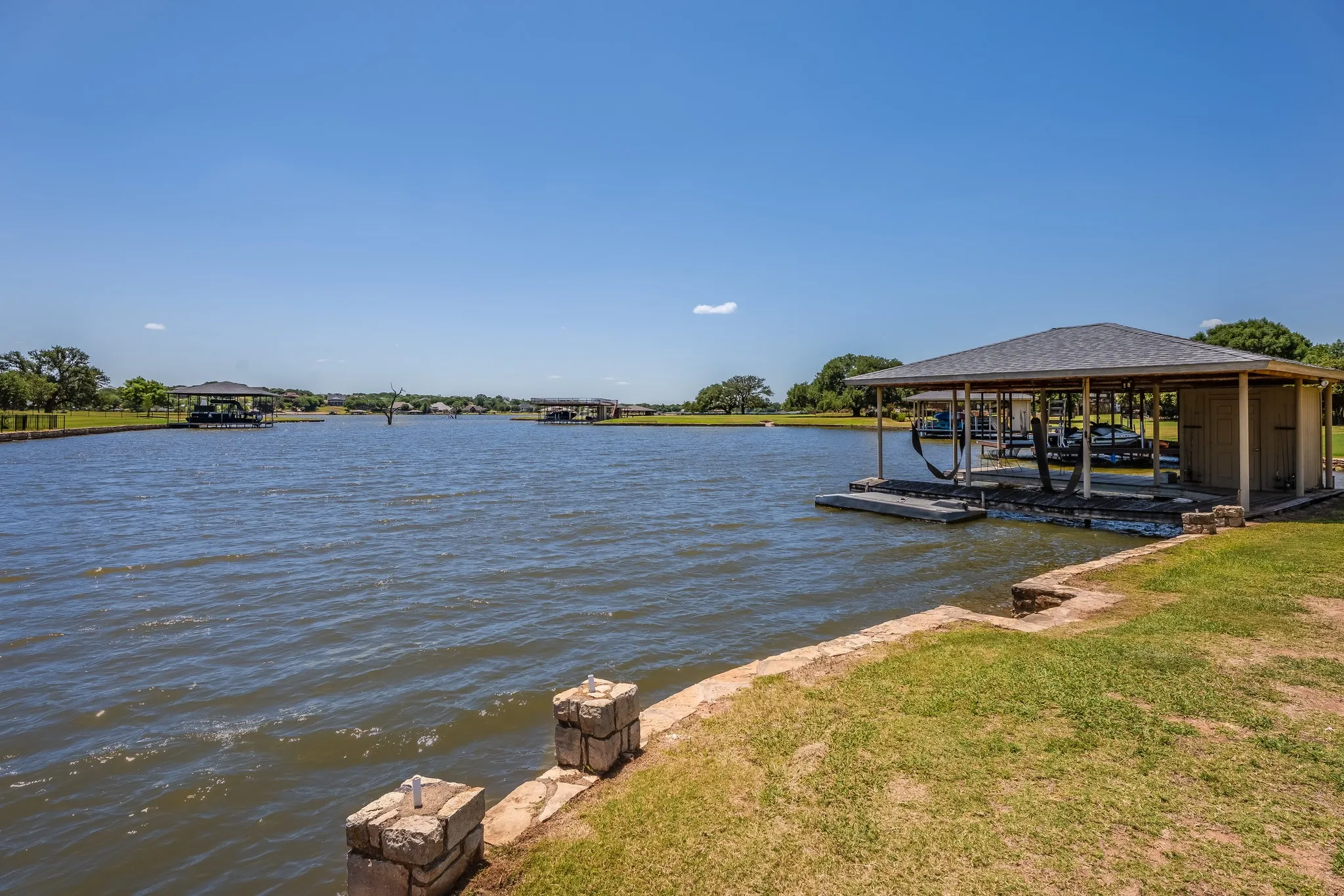Single Family Residence For Sale in Hood County , 2009 Canaveral Court, Granbury, Texas 76048, 4 Bedroom, 2 Bathroom, 2 Garage spaces, 2,942 Sqft, built in 2009, mls#21323761, Real Estate Agent in Granbury, Homes For Sale in Hood county, Homes For Sale in Granbury, Realtor in Granbury Texas, Real Estate Brokerage Independent Realty Texas, Luminita Cordes Realtor