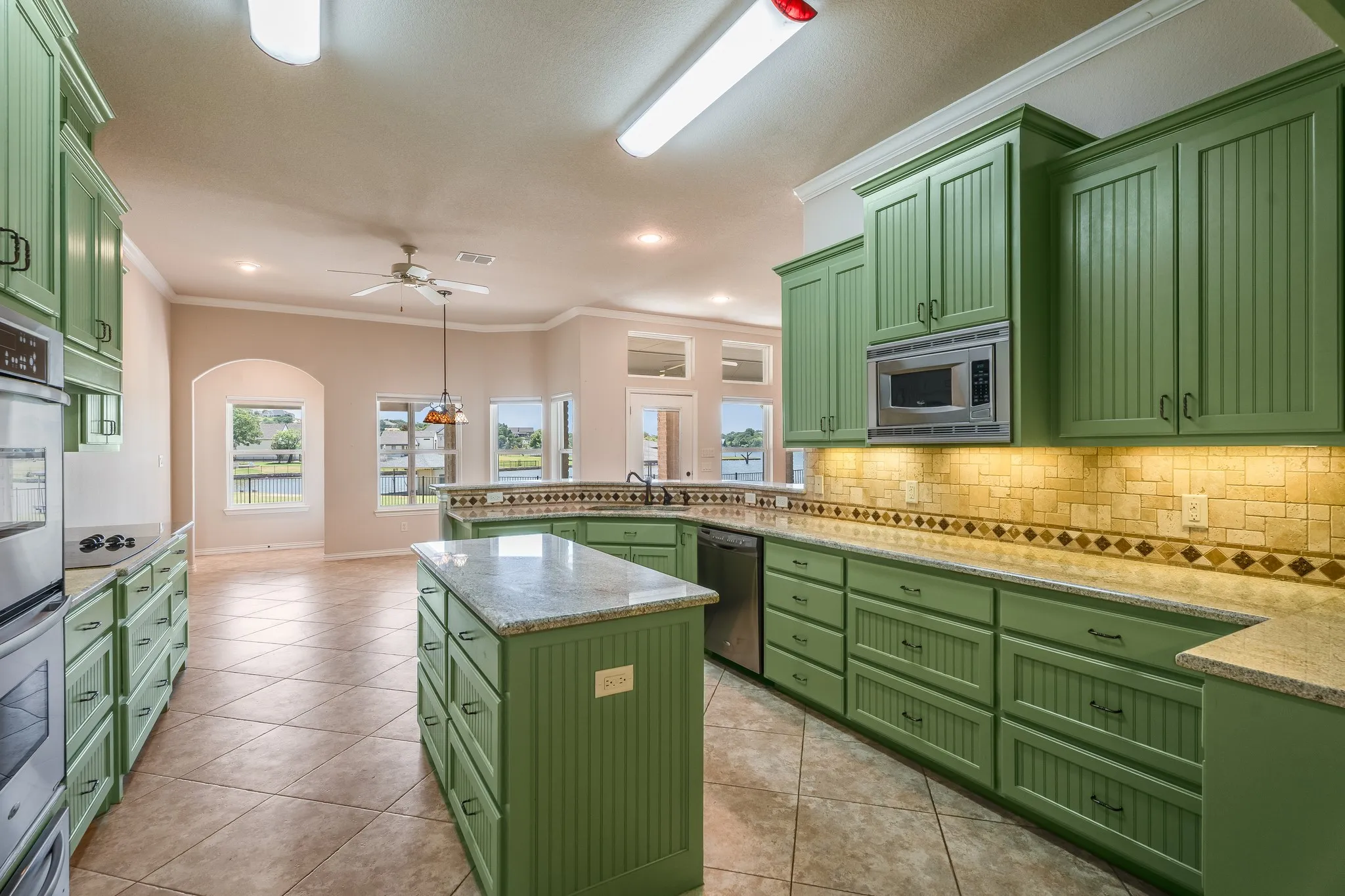 Single Family Residence For Sale in Hood County , 2009 Canaveral Court, Granbury, Texas 76048, 4 Bedroom, 2 Bathroom, 2 Garage spaces, 2,942 Sqft, built in 2009, mls#21323761, Real Estate Agent in Granbury, Homes For Sale in Hood county, Homes For Sale in Granbury, Realtor in Granbury Texas, Real Estate Brokerage Independent Realty Texas, Luminita Cordes Realtor