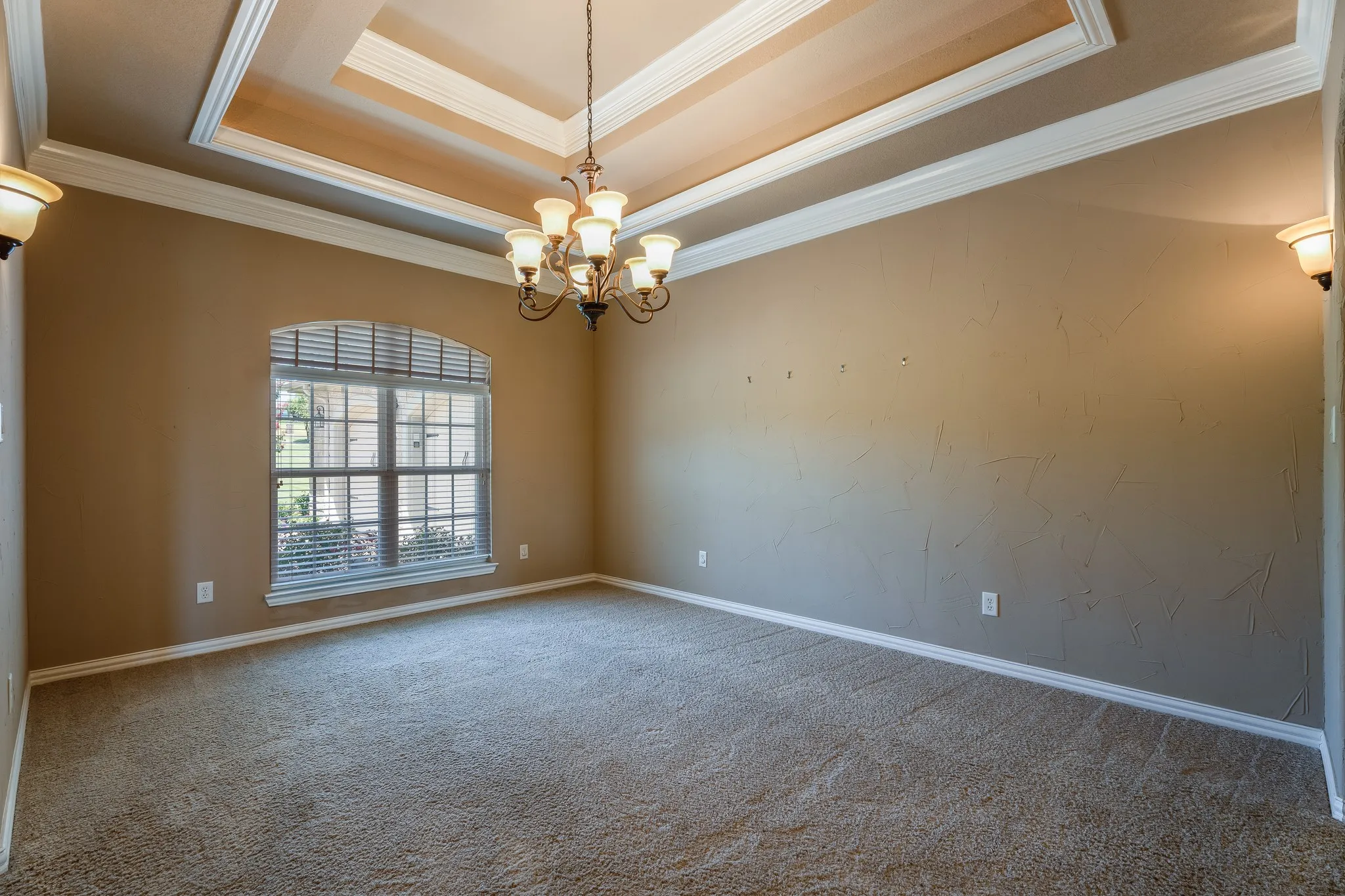 Single Family Residence For Sale in Hood County , 2009 Canaveral Court, Granbury, Texas 76048, 4 Bedroom, 2 Bathroom, 2 Garage spaces, 2,942 Sqft, built in 2009, mls#21323761, Real Estate Agent in Granbury, Homes For Sale in Hood county, Homes For Sale in Granbury, Realtor in Granbury Texas, Real Estate Brokerage Independent Realty Texas, Luminita Cordes Realtor