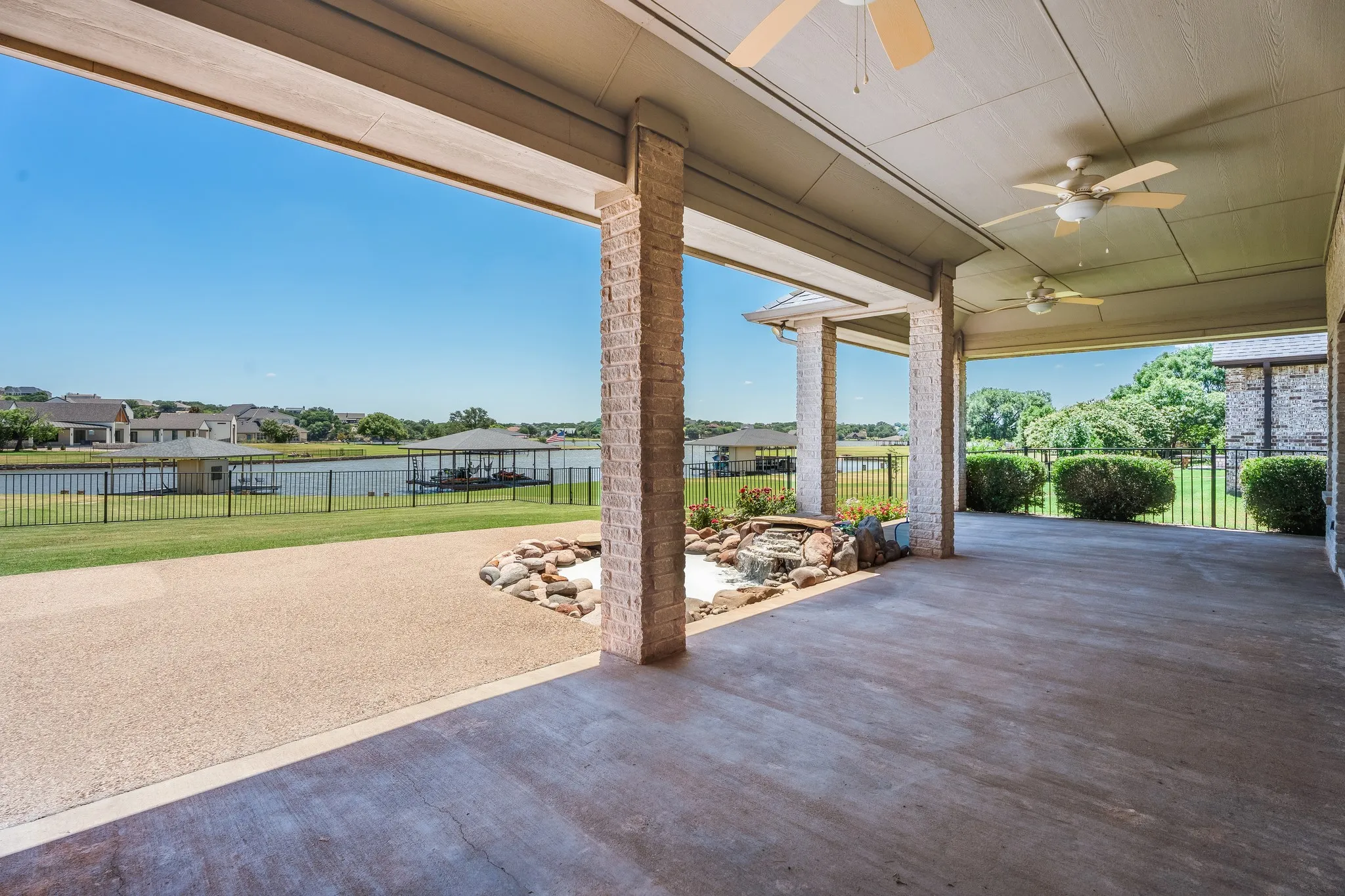Single Family Residence For Sale in Hood County , 2009 Canaveral Court, Granbury, Texas 76048, 4 Bedroom, 2 Bathroom, 2 Garage spaces, 2,942 Sqft, built in 2009, mls#21323761, Real Estate Agent in Granbury, Homes For Sale in Hood county, Homes For Sale in Granbury, Realtor in Granbury Texas, Real Estate Brokerage Independent Realty Texas, Luminita Cordes Realtor