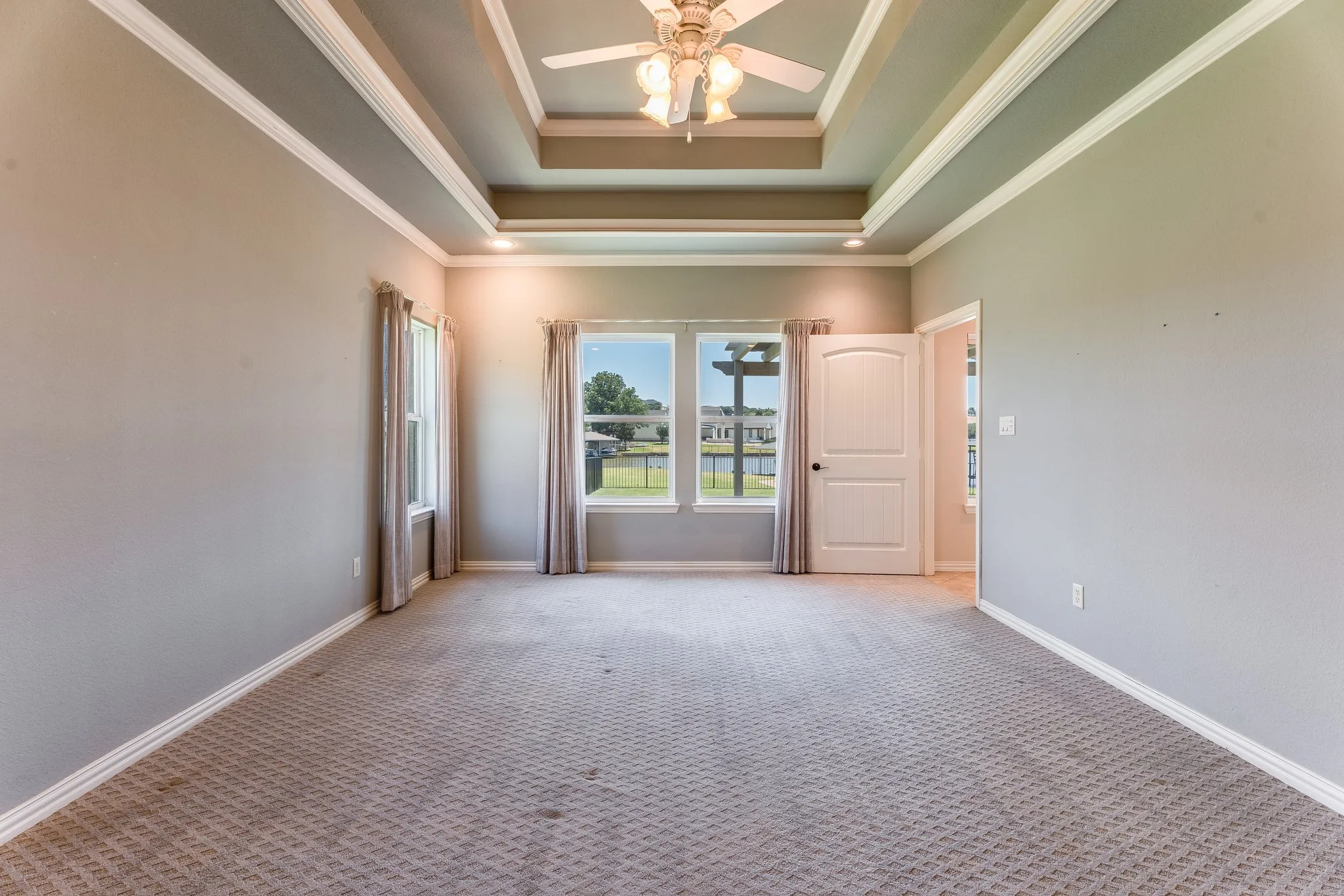 Single Family Residence For Sale in Hood County , 2009 Canaveral Court, Granbury, Texas 76048, 4 Bedroom, 2 Bathroom, 2 Garage spaces, 2,942 Sqft, built in 2009, mls#21323761, Real Estate Agent in Granbury, Homes For Sale in Hood county, Homes For Sale in Granbury, Realtor in Granbury Texas, Real Estate Brokerage Independent Realty Texas, Luminita Cordes Realtor