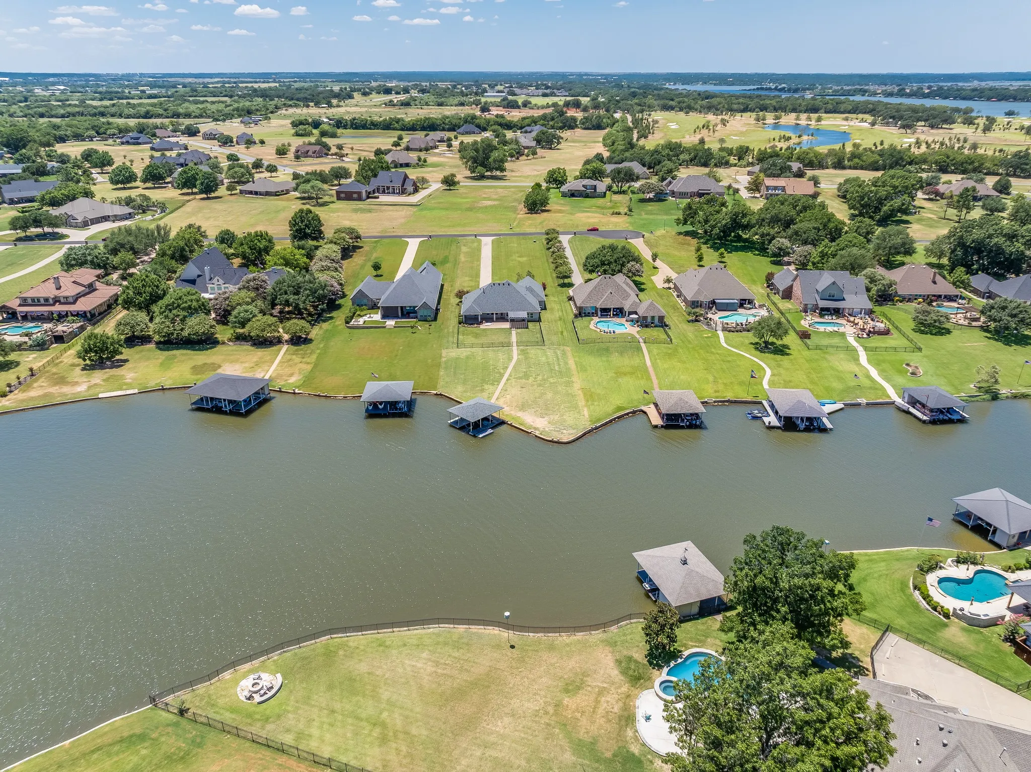 Single Family Residence For Sale in Hood County , 2009 Canaveral Court, Granbury, Texas 76048, 4 Bedroom, 2 Bathroom, 2 Garage spaces, 2,942 Sqft, built in 2009, mls#21323761, Real Estate Agent in Granbury, Homes For Sale in Hood county, Homes For Sale in Granbury, Realtor in Granbury Texas, Real Estate Brokerage Independent Realty Texas, Luminita Cordes Realtor