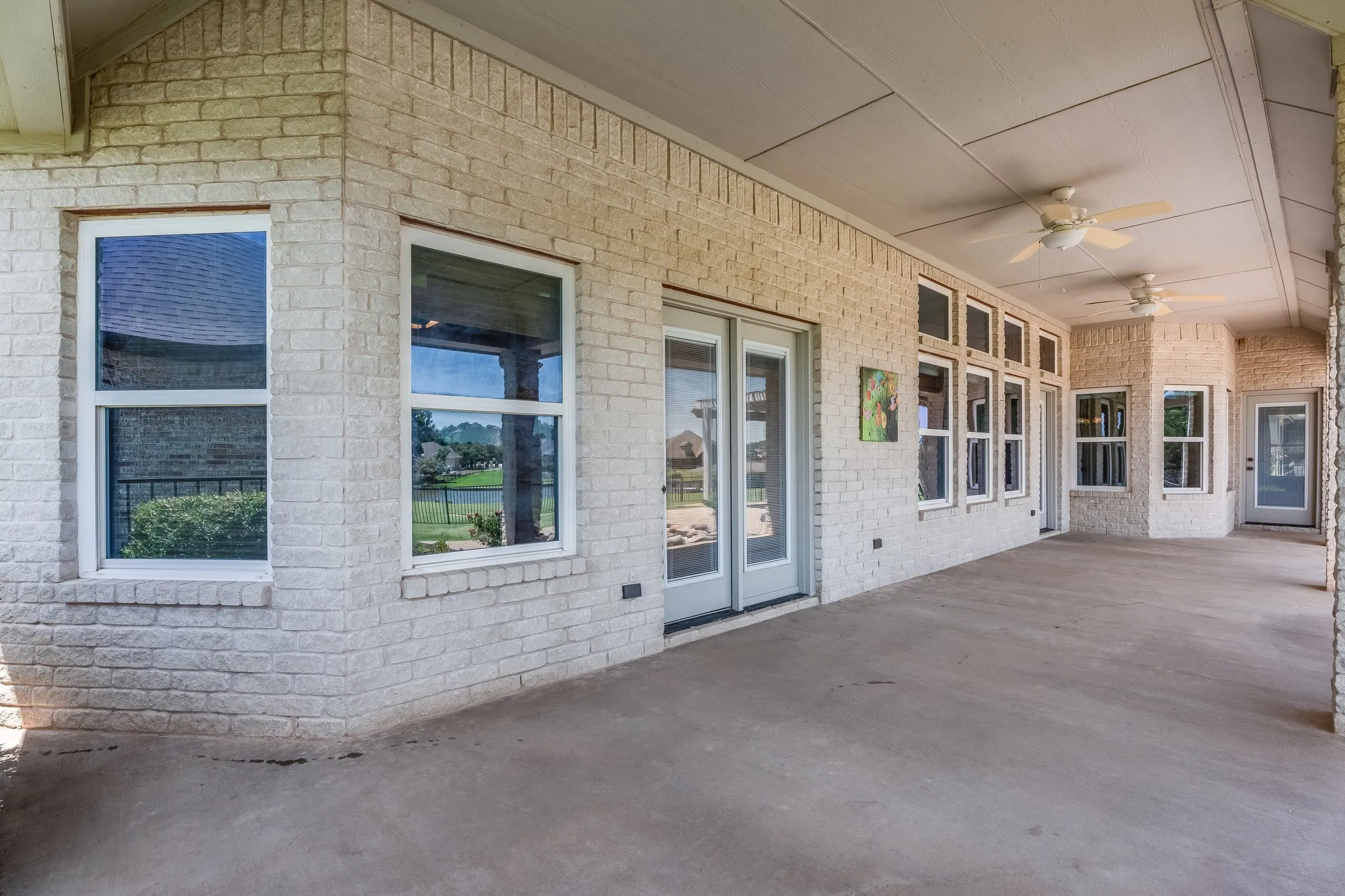 Single Family Residence For Sale in Hood County , 2009 Canaveral Court, Granbury, Texas 76048, 4 Bedroom, 2 Bathroom, 2 Garage spaces, 2,942 Sqft, built in 2009, mls#21323761, Real Estate Agent in Granbury, Homes For Sale in Hood county, Homes For Sale in Granbury, Realtor in Granbury Texas, Real Estate Brokerage Independent Realty Texas, Luminita Cordes Realtor
