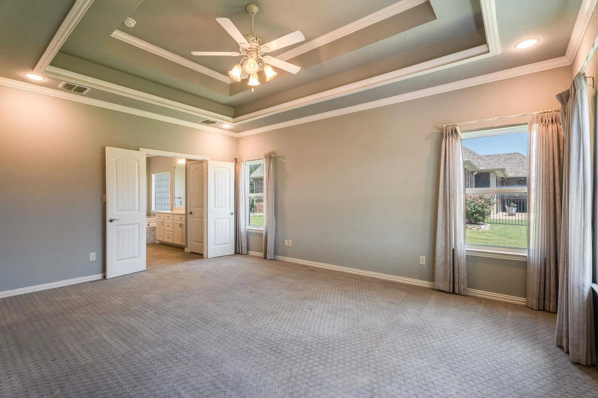 Single Family Residence For Sale in Hood County , 2009 Canaveral Court, Granbury, Texas 76048, 4 Bedroom, 2 Bathroom, 2 Garage spaces, 2,942 Sqft, built in 2009, mls#21323761, Real Estate Agent in Granbury, Homes For Sale in Hood county, Homes For Sale in Granbury, Realtor in Granbury Texas, Real Estate Brokerage Independent Realty Texas, Luminita Cordes Realtor