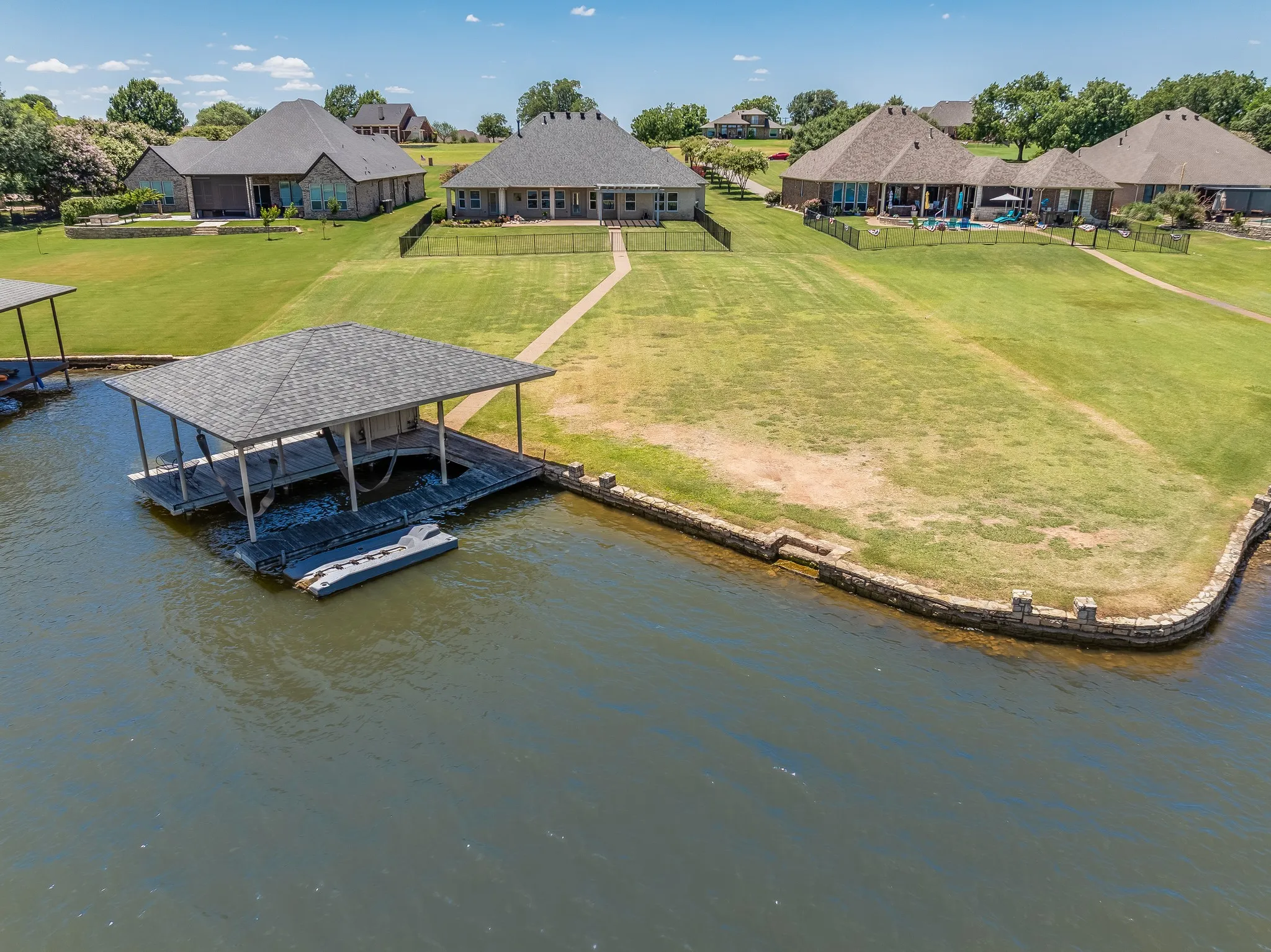 Single Family Residence For Sale in Hood County , 2009 Canaveral Court, Granbury, Texas 76048, 4 Bedroom, 2 Bathroom, 2 Garage spaces, 2,942 Sqft, built in 2009, mls#21323761, Real Estate Agent in Granbury, Homes For Sale in Hood county, Homes For Sale in Granbury, Realtor in Granbury Texas, Real Estate Brokerage Independent Realty Texas, Luminita Cordes Realtor