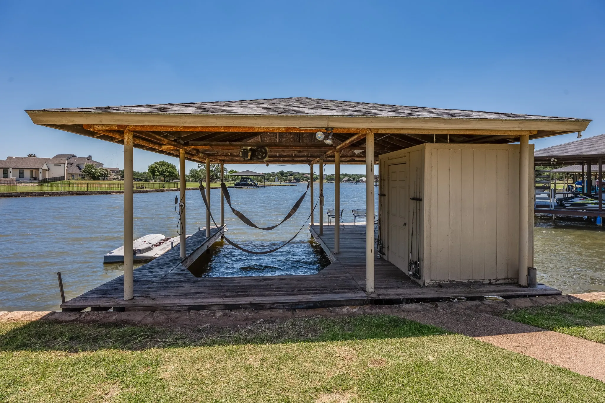 Single Family Residence For Sale in Hood County , 2009 Canaveral Court, Granbury, Texas 76048, 4 Bedroom, 2 Bathroom, 2 Garage spaces, 2,942 Sqft, built in 2009, mls#21323761, Real Estate Agent in Granbury, Homes For Sale in Hood county, Homes For Sale in Granbury, Realtor in Granbury Texas, Real Estate Brokerage Independent Realty Texas, Luminita Cordes Realtor