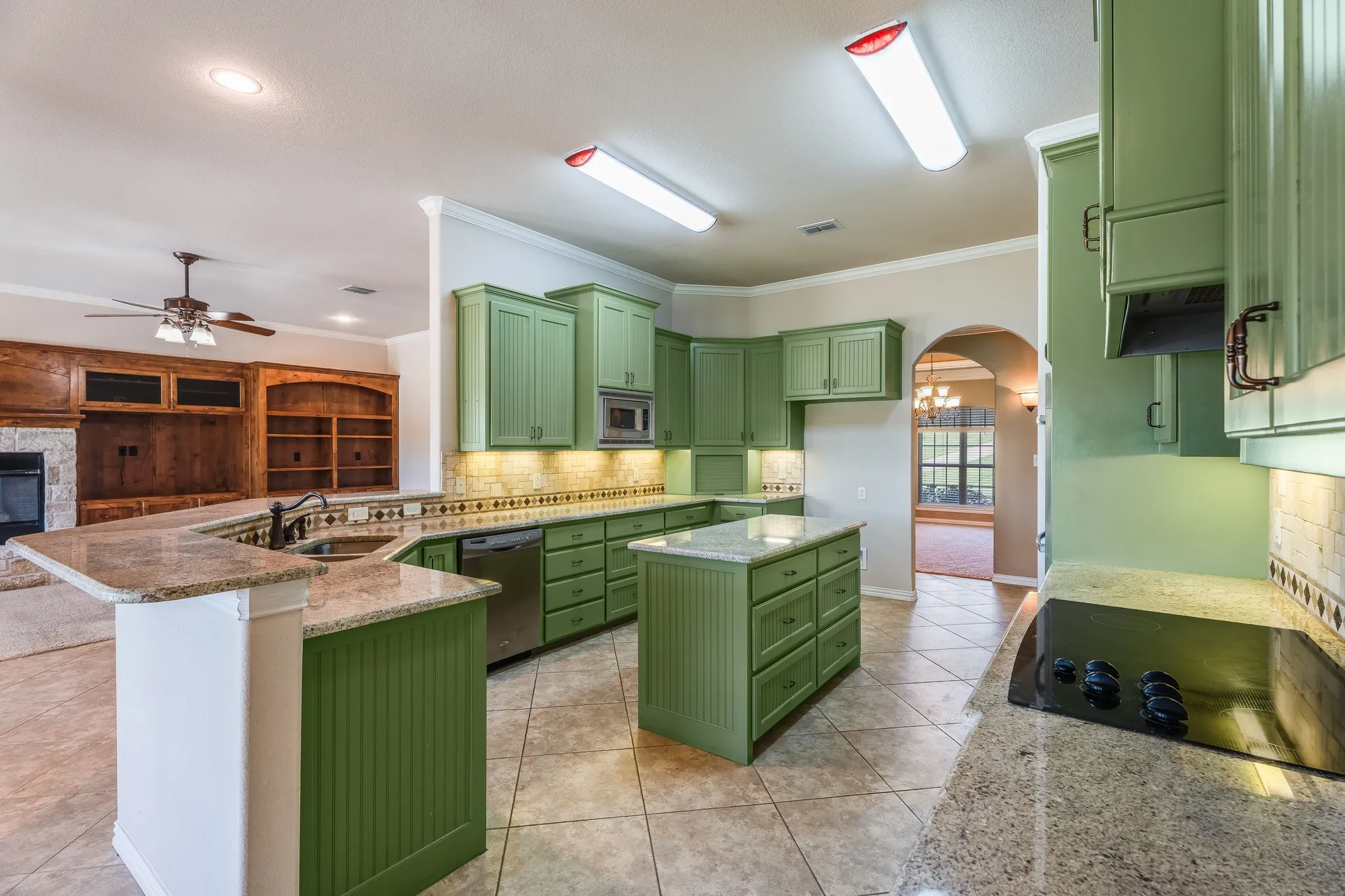 Single Family Residence For Sale in Hood County , 2009 Canaveral Court, Granbury, Texas 76048, 4 Bedroom, 2 Bathroom, 2 Garage spaces, 2,942 Sqft, built in 2009, mls#21323761, Real Estate Agent in Granbury, Homes For Sale in Hood county, Homes For Sale in Granbury, Realtor in Granbury Texas, Real Estate Brokerage Independent Realty Texas, Luminita Cordes Realtor