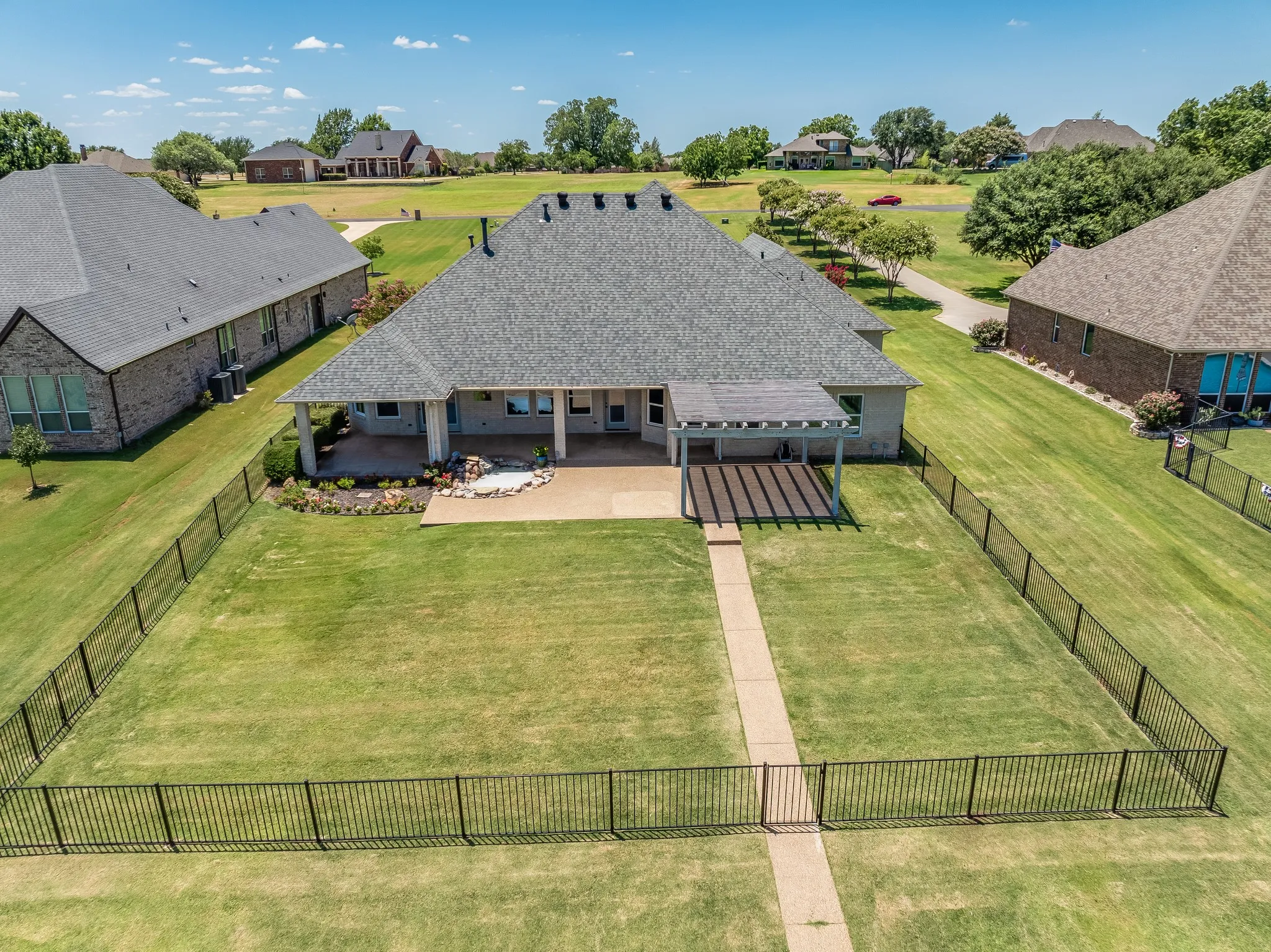 Single Family Residence For Sale in Hood County , 2009 Canaveral Court, Granbury, Texas 76048, 4 Bedroom, 2 Bathroom, 2 Garage spaces, 2,942 Sqft, built in 2009, mls#21323761, Real Estate Agent in Granbury, Homes For Sale in Hood county, Homes For Sale in Granbury, Realtor in Granbury Texas, Real Estate Brokerage Independent Realty Texas, Luminita Cordes Realtor