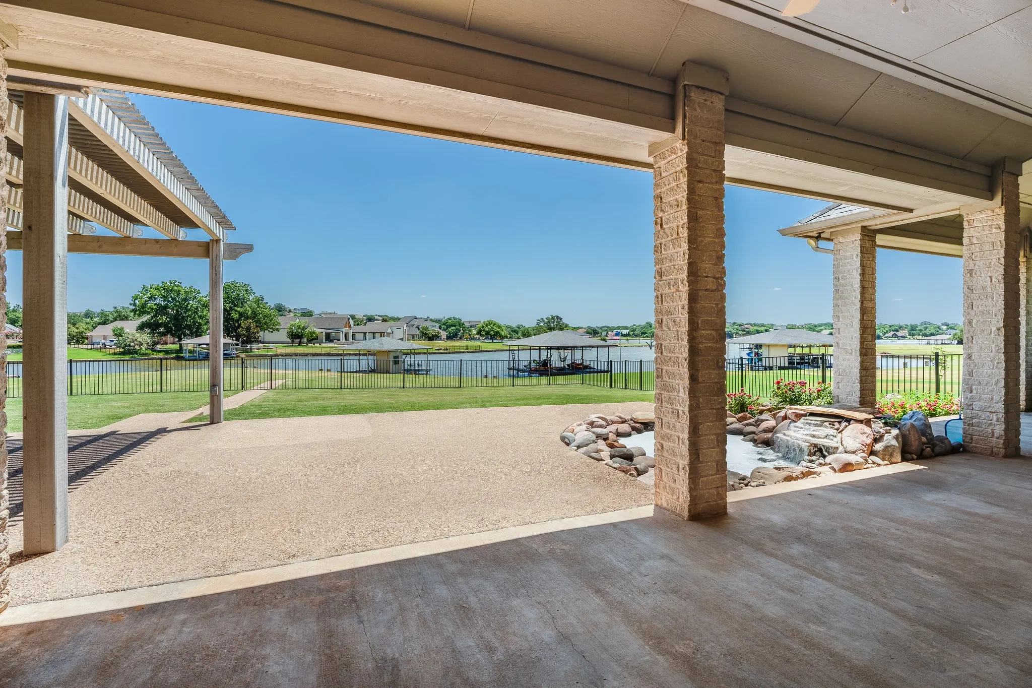 Single Family Residence For Sale in Hood County , 2009 Canaveral Court, Granbury, Texas 76048, 4 Bedroom, 2 Bathroom, 2 Garage spaces, 2,942 Sqft, built in 2009, mls#21323761, Real Estate Agent in Granbury, Homes For Sale in Hood county, Homes For Sale in Granbury, Realtor in Granbury Texas, Real Estate Brokerage Independent Realty Texas, Luminita Cordes Realtor