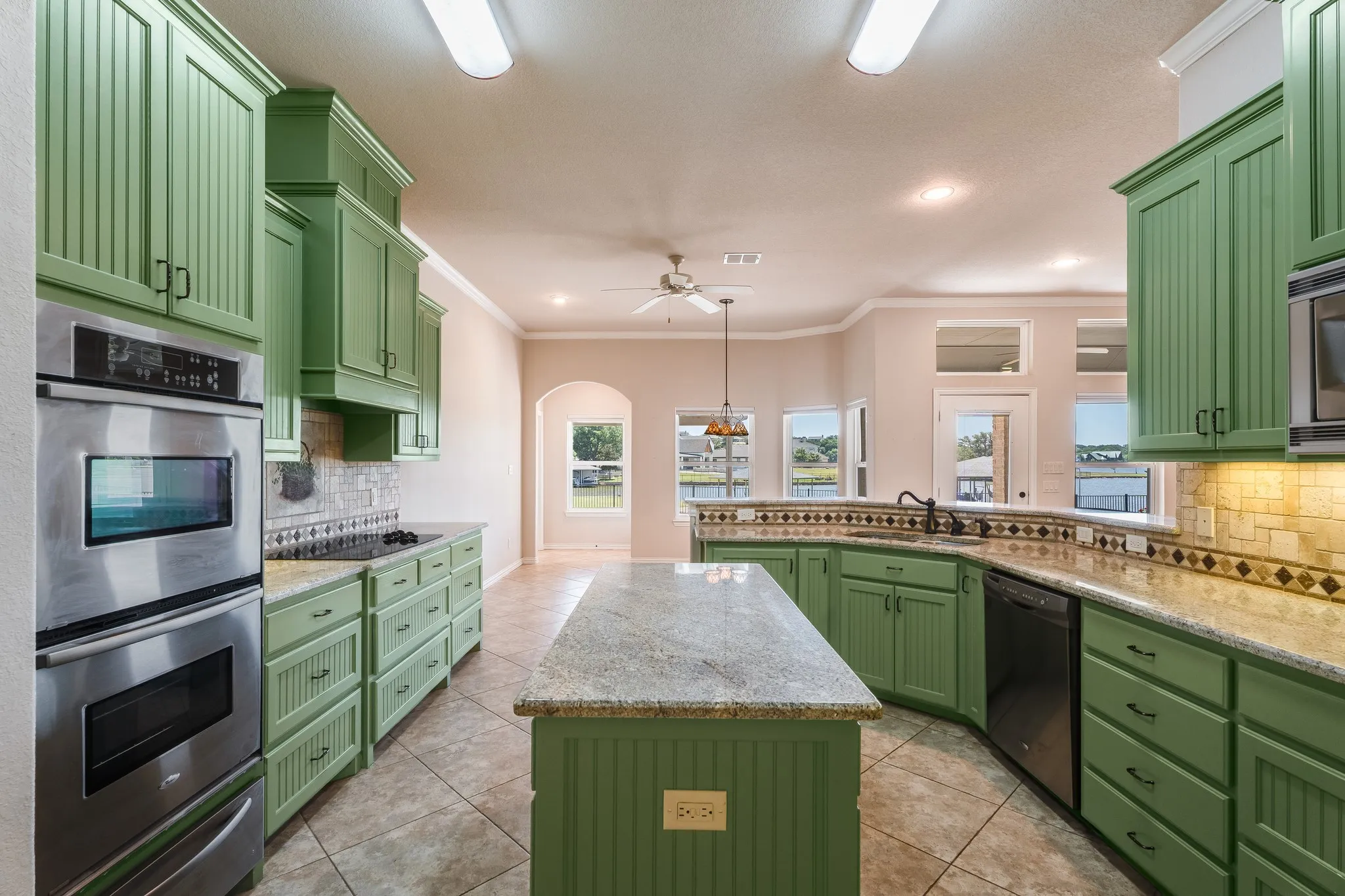 Single Family Residence For Sale in Hood County , 2009 Canaveral Court, Granbury, Texas 76048, 4 Bedroom, 2 Bathroom, 2 Garage spaces, 2,942 Sqft, built in 2009, mls#21323761, Real Estate Agent in Granbury, Homes For Sale in Hood county, Homes For Sale in Granbury, Realtor in Granbury Texas, Real Estate Brokerage Independent Realty Texas, Luminita Cordes Realtor