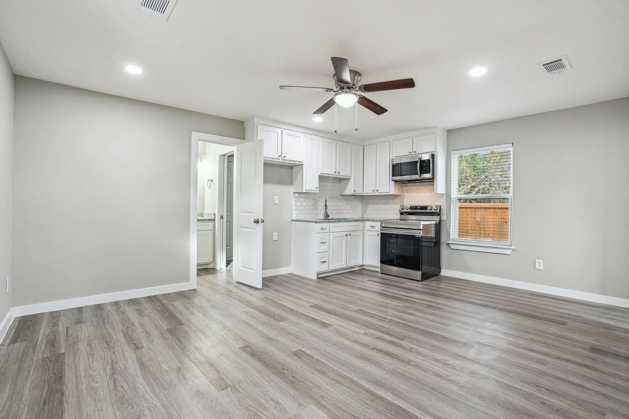 Single Family Residence For Sale in Collin County , 4535 County Road 894, Princeton, Texas 75407, 5 Bedroom, 3 Bathroom, 2 Garage spaces, 1,736 Sqft, built in 1975, mls#21334447, Real Estate Agent in Princeton, Homes For Sale in Collin county, Homes For Sale in Princeton, Realtor in Princeton Texas, Real Estate Brokerage Independent Realty Texas, Luminita Cordes Realtor