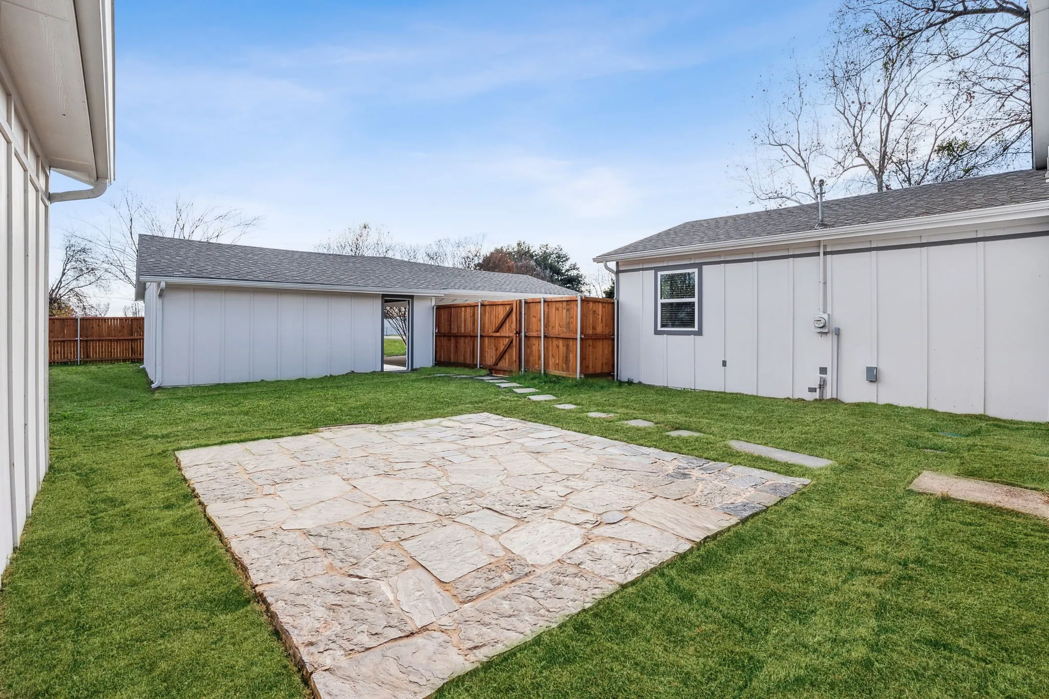 Single Family Residence For Sale in Collin County , 4535 County Road 894, Princeton, Texas 75407, 5 Bedroom, 3 Bathroom, 2 Garage spaces, 1,736 Sqft, built in 1975, mls#21334447, Real Estate Agent in Princeton, Homes For Sale in Collin county, Homes For Sale in Princeton, Realtor in Princeton Texas, Real Estate Brokerage Independent Realty Texas, Luminita Cordes Realtor
