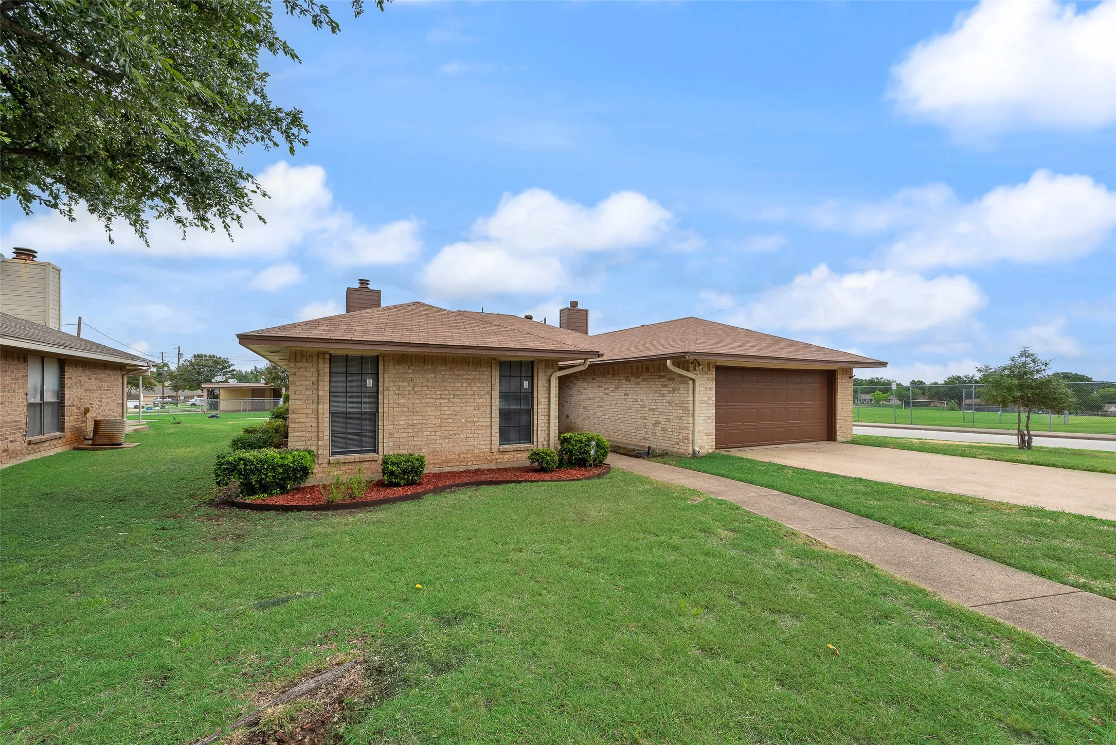 Single Family Residence For Sale in Dallas County , 215 Silver Creek Drive, Duncanville, Texas 75137, 2 Bedroom, 2 Bathroom, Garage spaces, 1,137 Sqft, built in 1980, mls#21334488, Real Estate Agent in Duncanville, Homes For Sale in Dallas county, Homes For Sale in Duncanville, Realtor in Duncanville Texas, Real Estate Brokerage Independent Realty Texas, Luminita Cordes Realtor