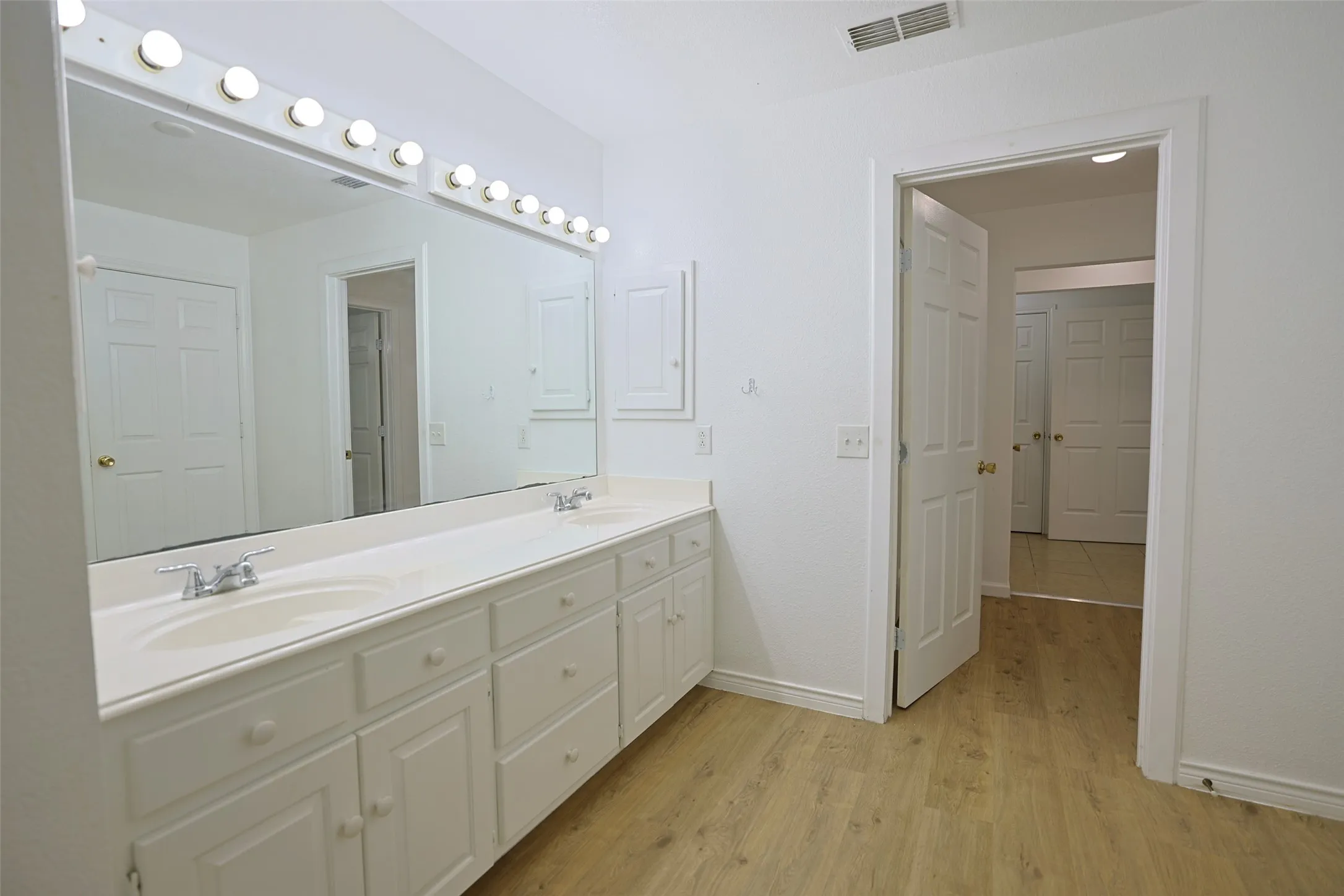 Single Family Residence For Rent in Collin County , 2550 W Lucas Road, Lucas, Texas 75002, 3 Bedroom, 2 Bathroom, Garage spaces, 1,565 Sqft, built in 1993, mls#21330204, Real Estate Agent in Lucas, Homes For Rent in Collin county, Homes For Rent in Lucas, Realtor in Lucas Texas, Real Estate Brokerage Independent Realty Texas, Luminita Cordes Realtor