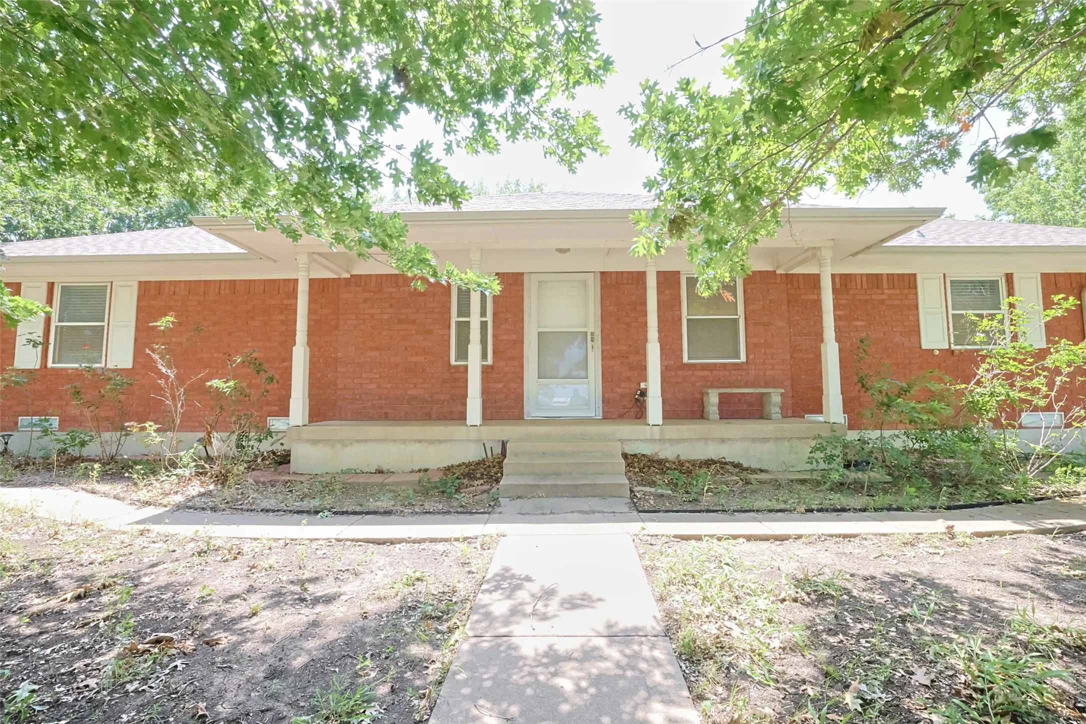 Single Family Residence For Rent in Collin County , 2550 W Lucas Road, Lucas, Texas 75002, 3 Bedroom, 2 Bathroom, Garage spaces, 1,565 Sqft, built in 1993, mls#21330204, Real Estate Agent in Lucas, Homes For Rent in Collin county, Homes For Rent in Lucas, Realtor in Lucas Texas, Real Estate Brokerage Independent Realty Texas, Luminita Cordes Realtor