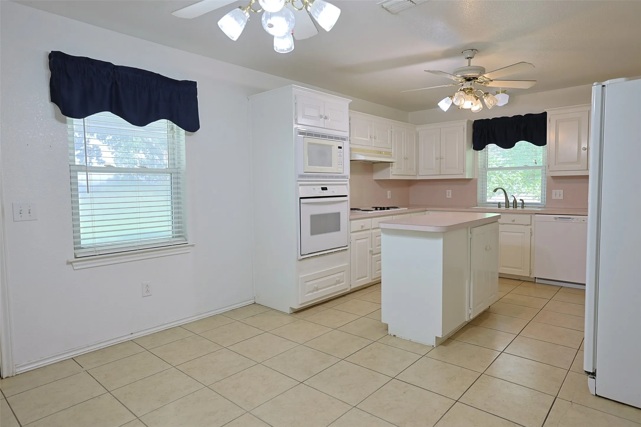 Single Family Residence For Rent in Collin County , 2550 W Lucas Road, Lucas, Texas 75002, 3 Bedroom, 2 Bathroom, Garage spaces, 1,565 Sqft, built in 1993, mls#21330204, Real Estate Agent in Lucas, Homes For Rent in Collin county, Homes For Rent in Lucas, Realtor in Lucas Texas, Real Estate Brokerage Independent Realty Texas, Luminita Cordes Realtor