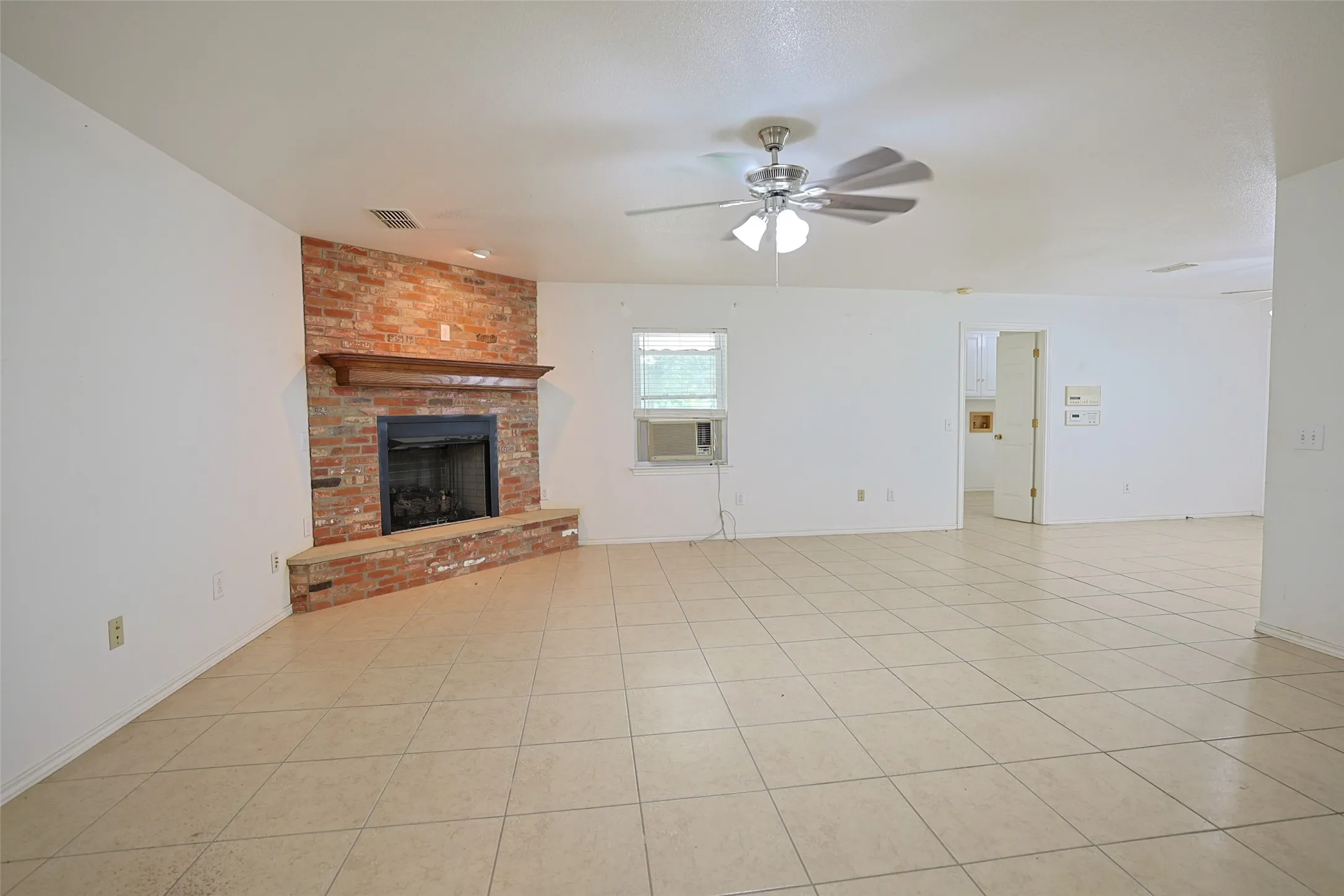 Single Family Residence For Rent in Collin County , 2550 W Lucas Road, Lucas, Texas 75002, 3 Bedroom, 2 Bathroom, Garage spaces, 1,565 Sqft, built in 1993, mls#21330204, Real Estate Agent in Lucas, Homes For Rent in Collin county, Homes For Rent in Lucas, Realtor in Lucas Texas, Real Estate Brokerage Independent Realty Texas, Luminita Cordes Realtor