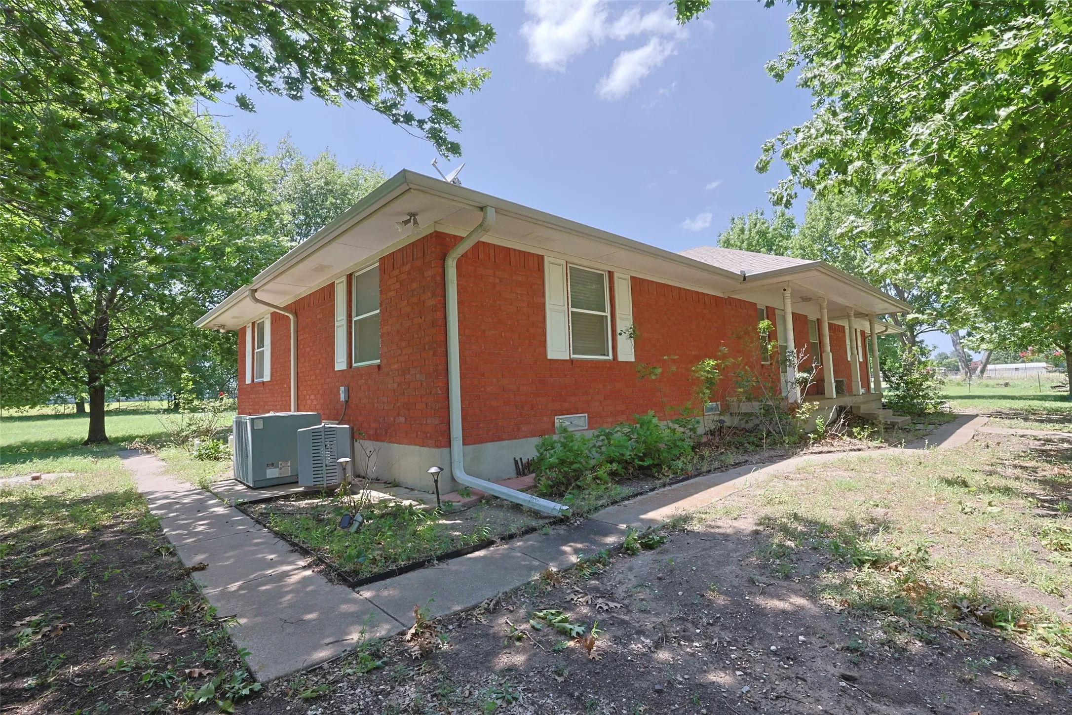 Single Family Residence For Rent in Collin County , 2550 W Lucas Road, Lucas, Texas 75002, 3 Bedroom, 2 Bathroom, Garage spaces, 1,565 Sqft, built in 1993, mls#21330204, Real Estate Agent in Lucas, Homes For Rent in Collin county, Homes For Rent in Lucas, Realtor in Lucas Texas, Real Estate Brokerage Independent Realty Texas, Luminita Cordes Realtor