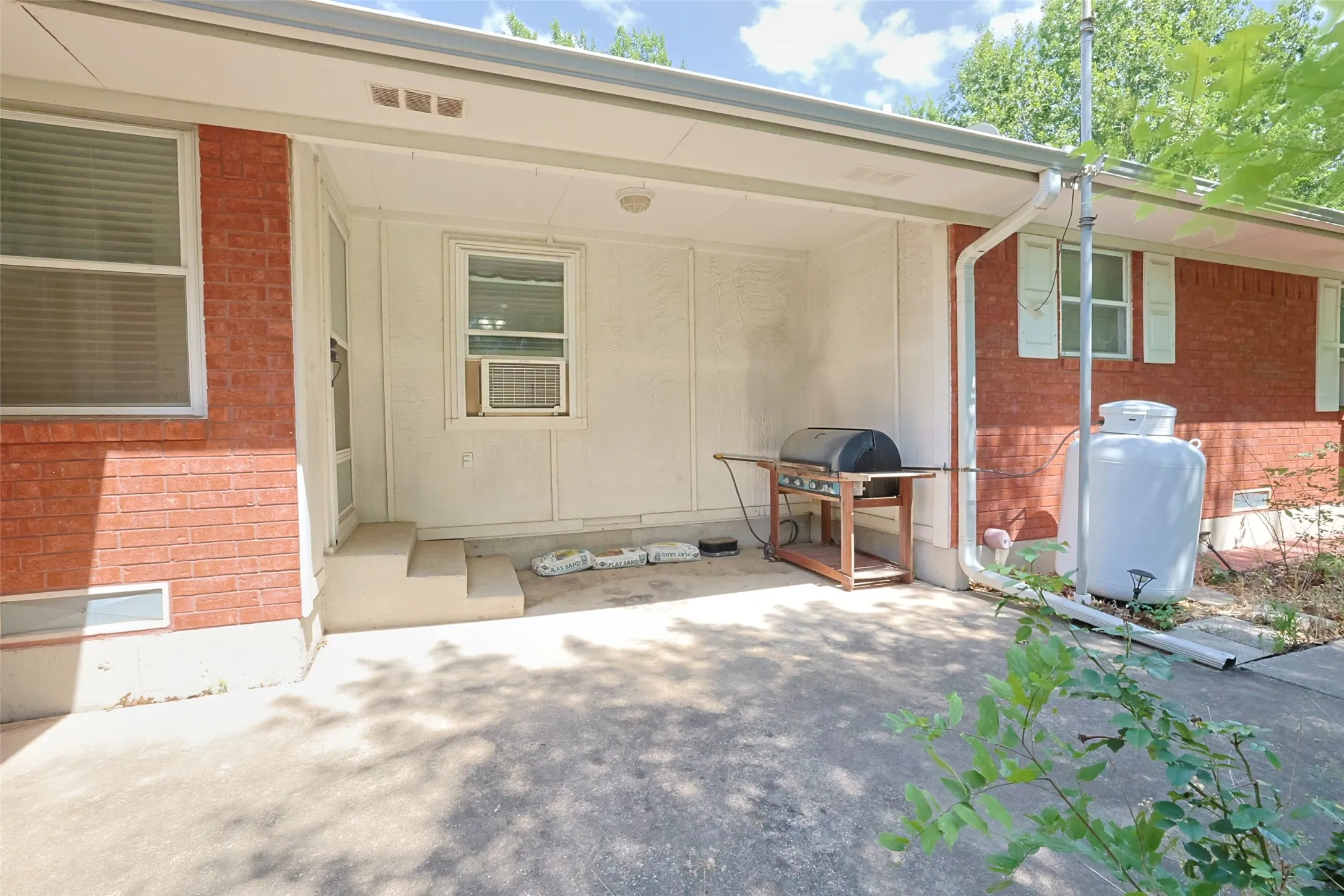 Single Family Residence For Rent in Collin County , 2550 W Lucas Road, Lucas, Texas 75002, 3 Bedroom, 2 Bathroom, Garage spaces, 1,565 Sqft, built in 1993, mls#21330204, Real Estate Agent in Lucas, Homes For Rent in Collin county, Homes For Rent in Lucas, Realtor in Lucas Texas, Real Estate Brokerage Independent Realty Texas, Luminita Cordes Realtor