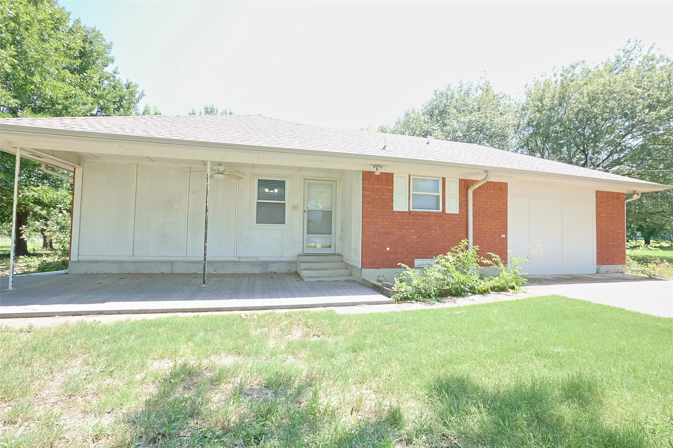 Single Family Residence For Rent in Collin County , 2550 W Lucas Road, Lucas, Texas 75002, 3 Bedroom, 2 Bathroom, Garage spaces, 1,565 Sqft, built in 1993, mls#21330204, Real Estate Agent in Lucas, Homes For Rent in Collin county, Homes For Rent in Lucas, Realtor in Lucas Texas, Real Estate Brokerage Independent Realty Texas, Luminita Cordes Realtor