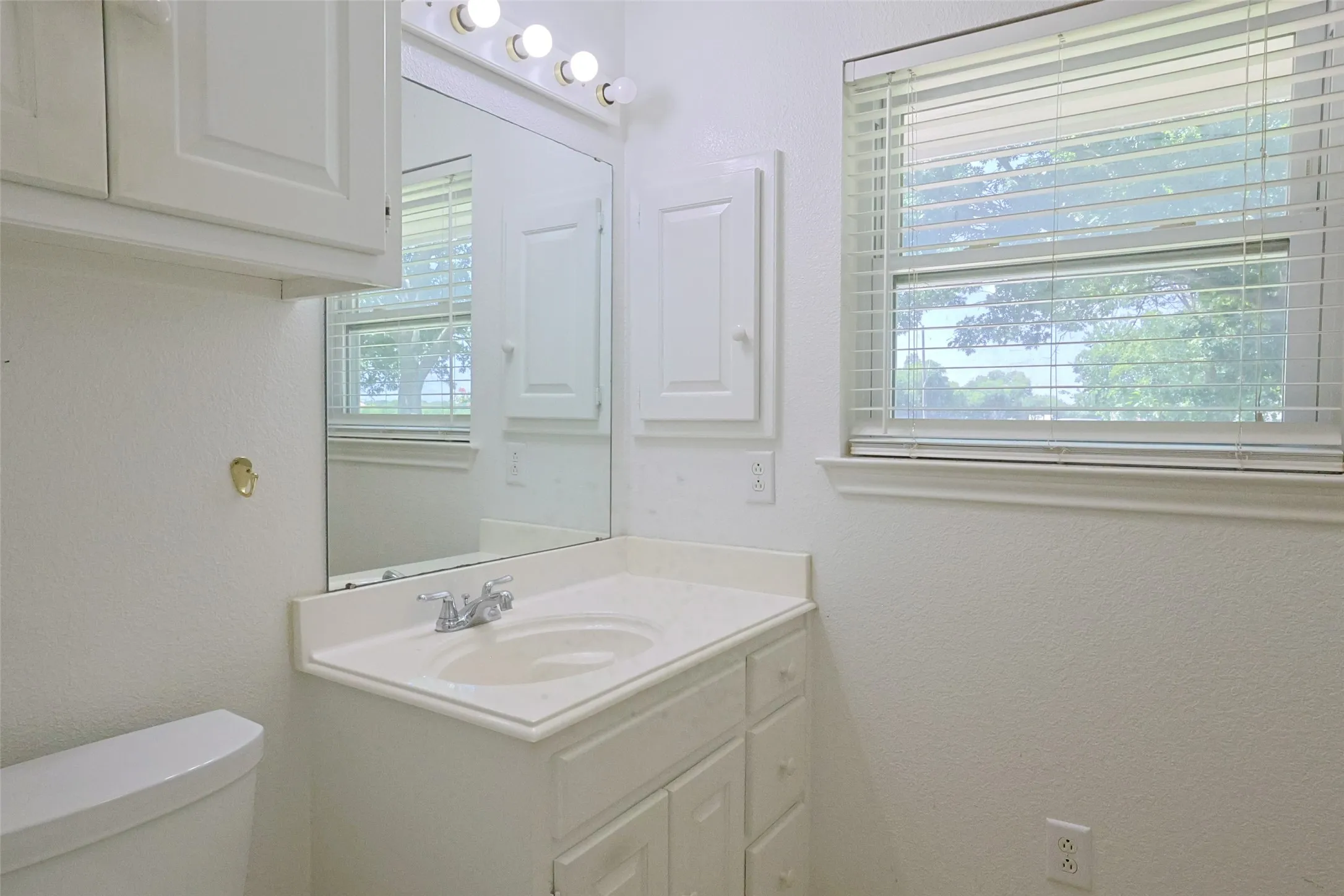 Single Family Residence For Rent in Collin County , 2550 W Lucas Road, Lucas, Texas 75002, 3 Bedroom, 2 Bathroom, Garage spaces, 1,565 Sqft, built in 1993, mls#21330204, Real Estate Agent in Lucas, Homes For Rent in Collin county, Homes For Rent in Lucas, Realtor in Lucas Texas, Real Estate Brokerage Independent Realty Texas, Luminita Cordes Realtor
